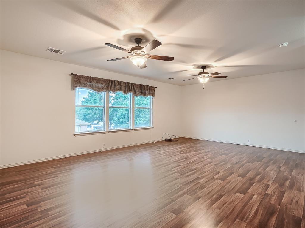 215 Spruce Dr, Kyle, TX 78640