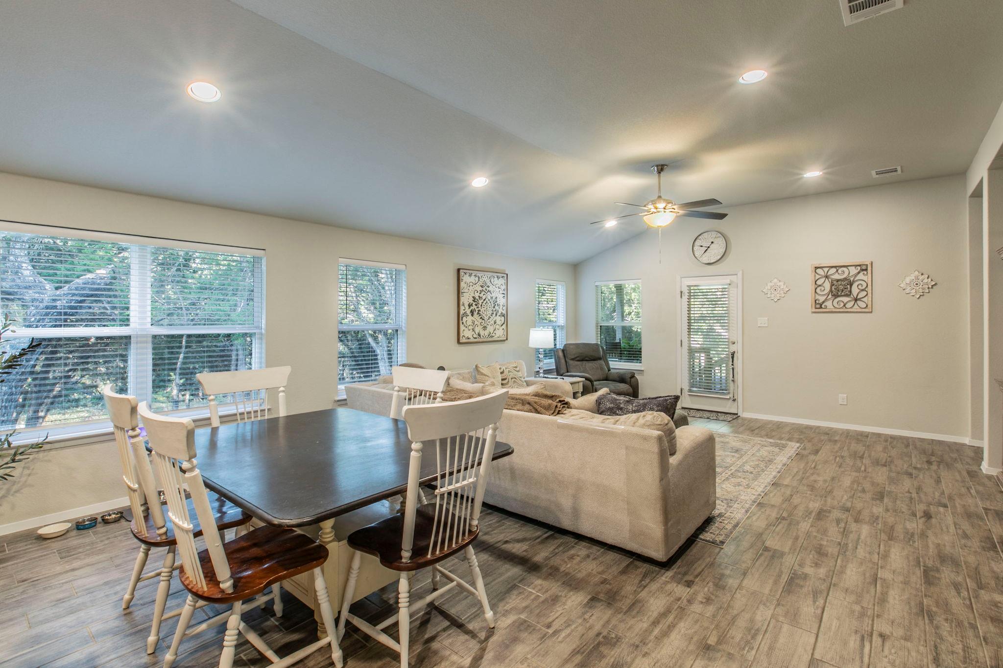 4202 Glendale Ln, Lago Vista, TX 78645