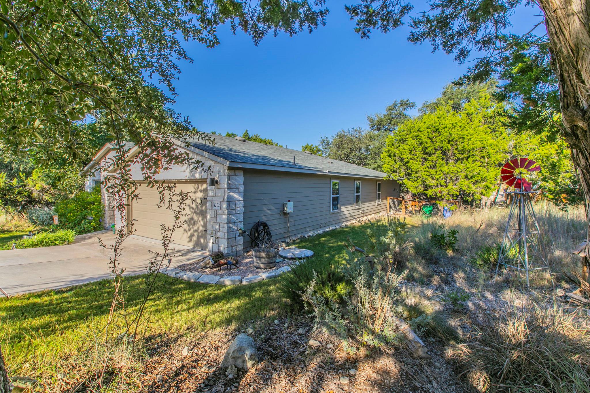 4202 Glendale Ln, Lago Vista, TX 78645