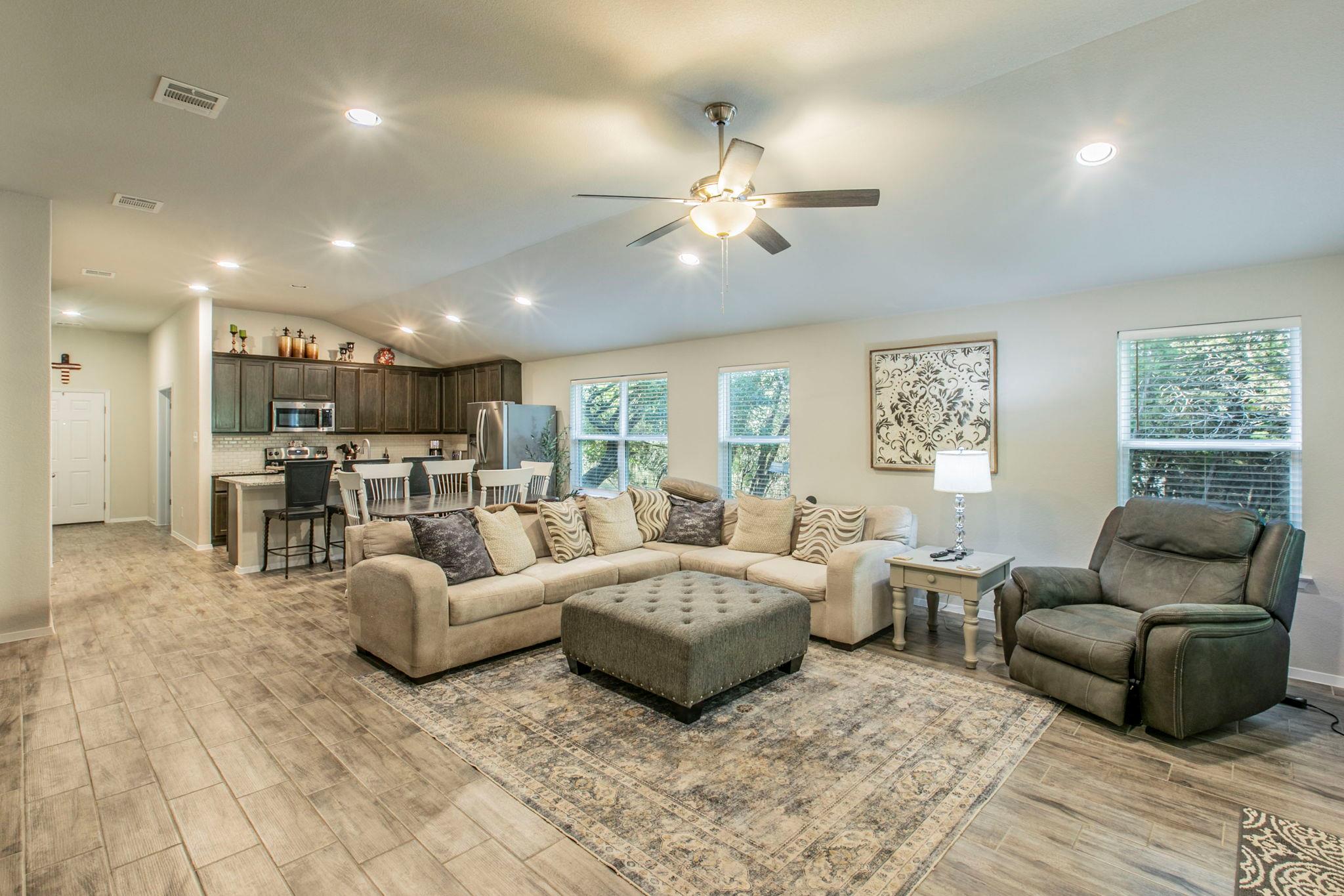 4202 Glendale Ln, Lago Vista, TX 78645