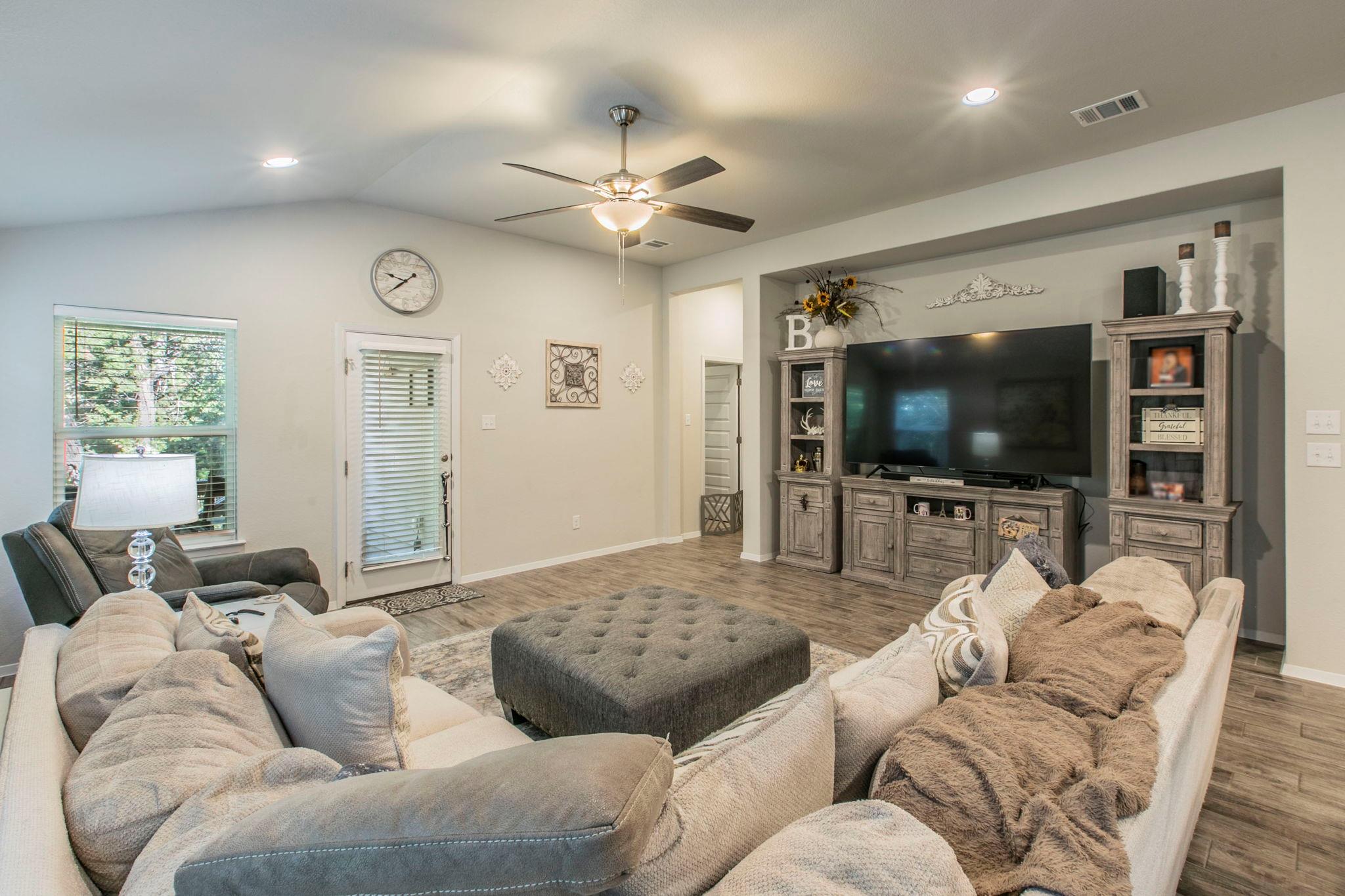 4202 Glendale Ln, Lago Vista, TX 78645