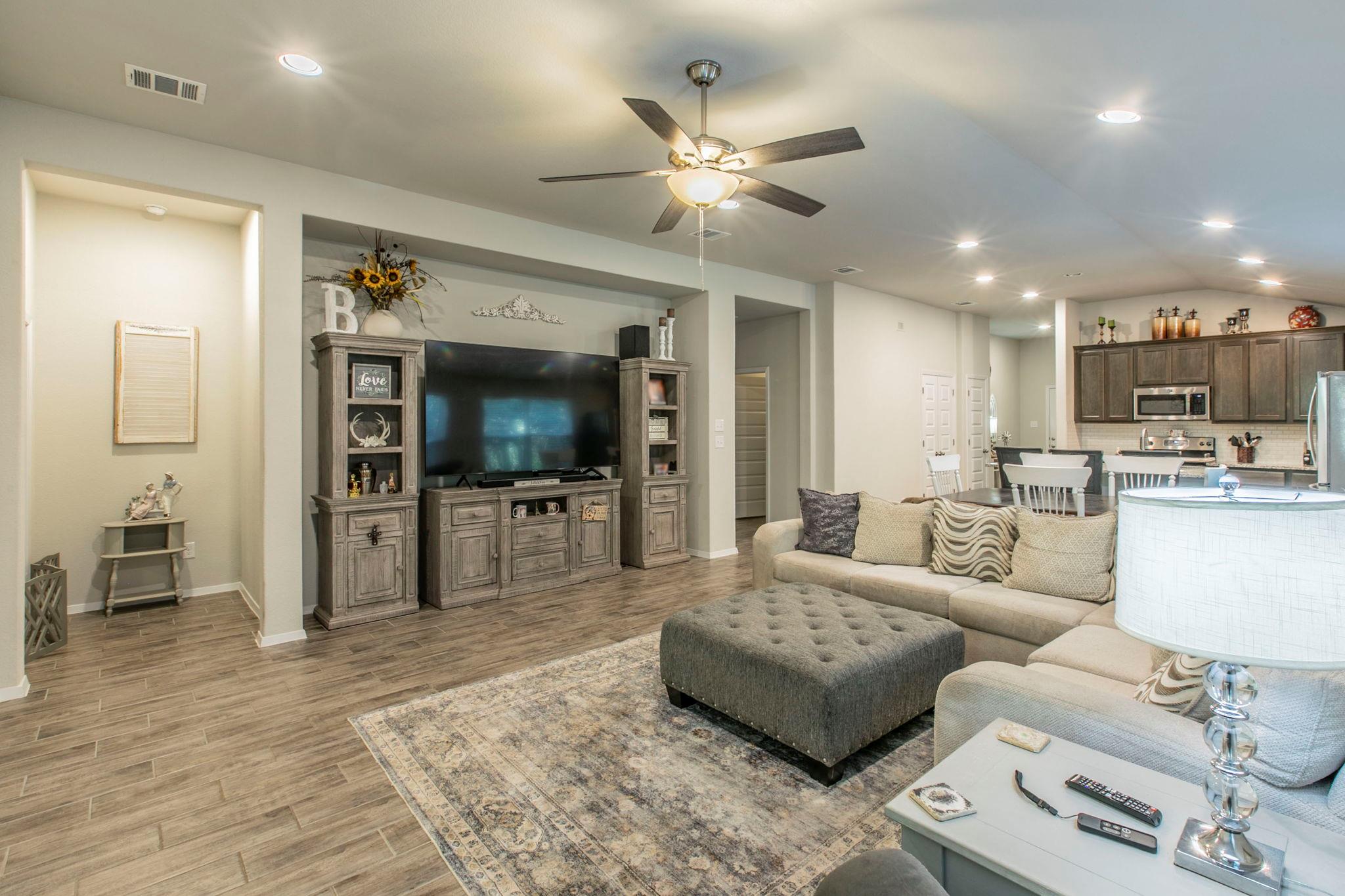 4202 Glendale Ln, Lago Vista, TX 78645