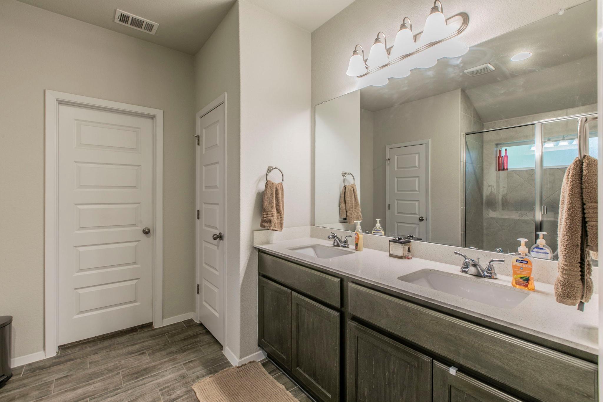 4202 Glendale Ln, Lago Vista, TX 78645