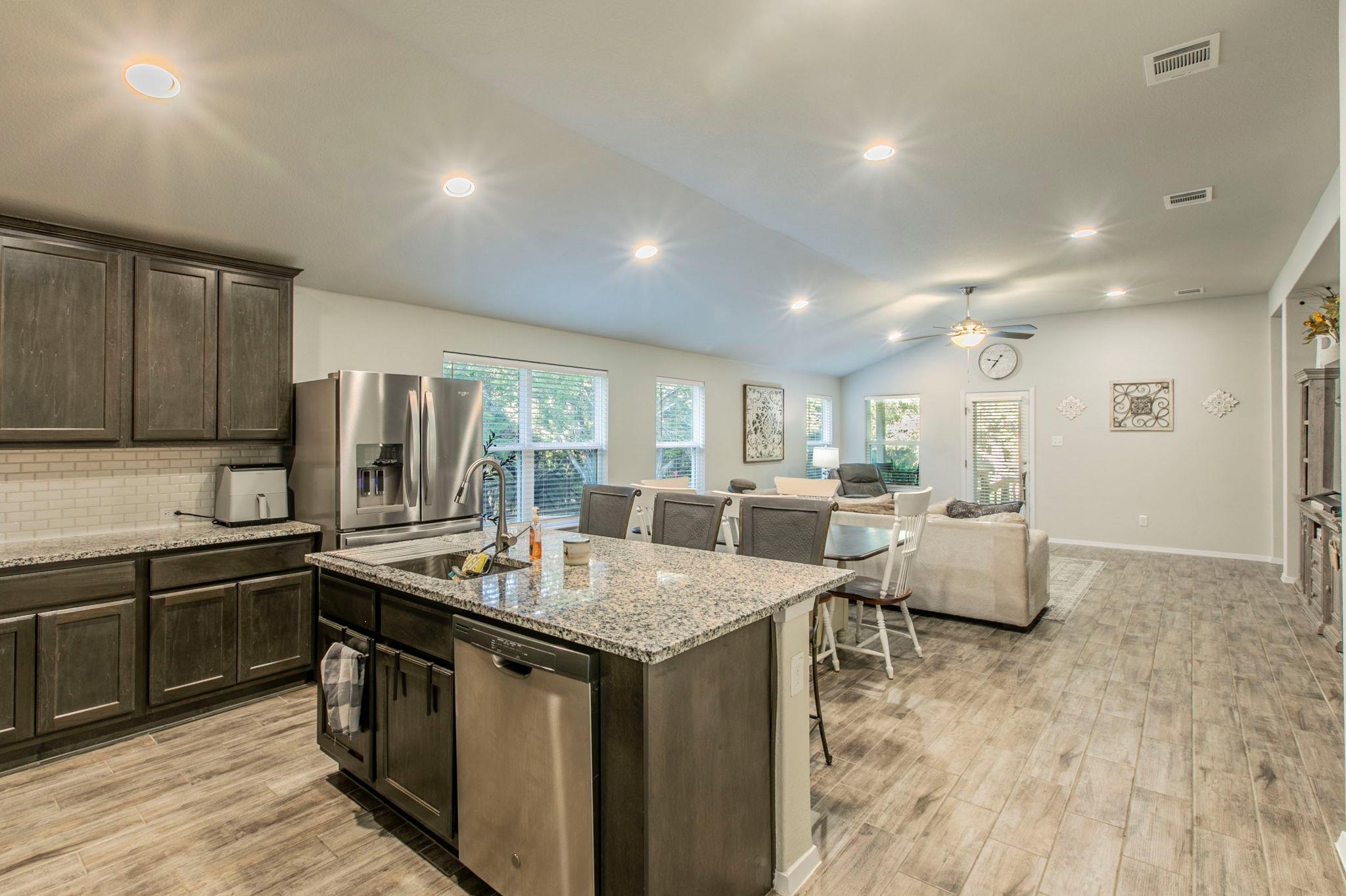 4202 Glendale Ln, Lago Vista, TX 78645