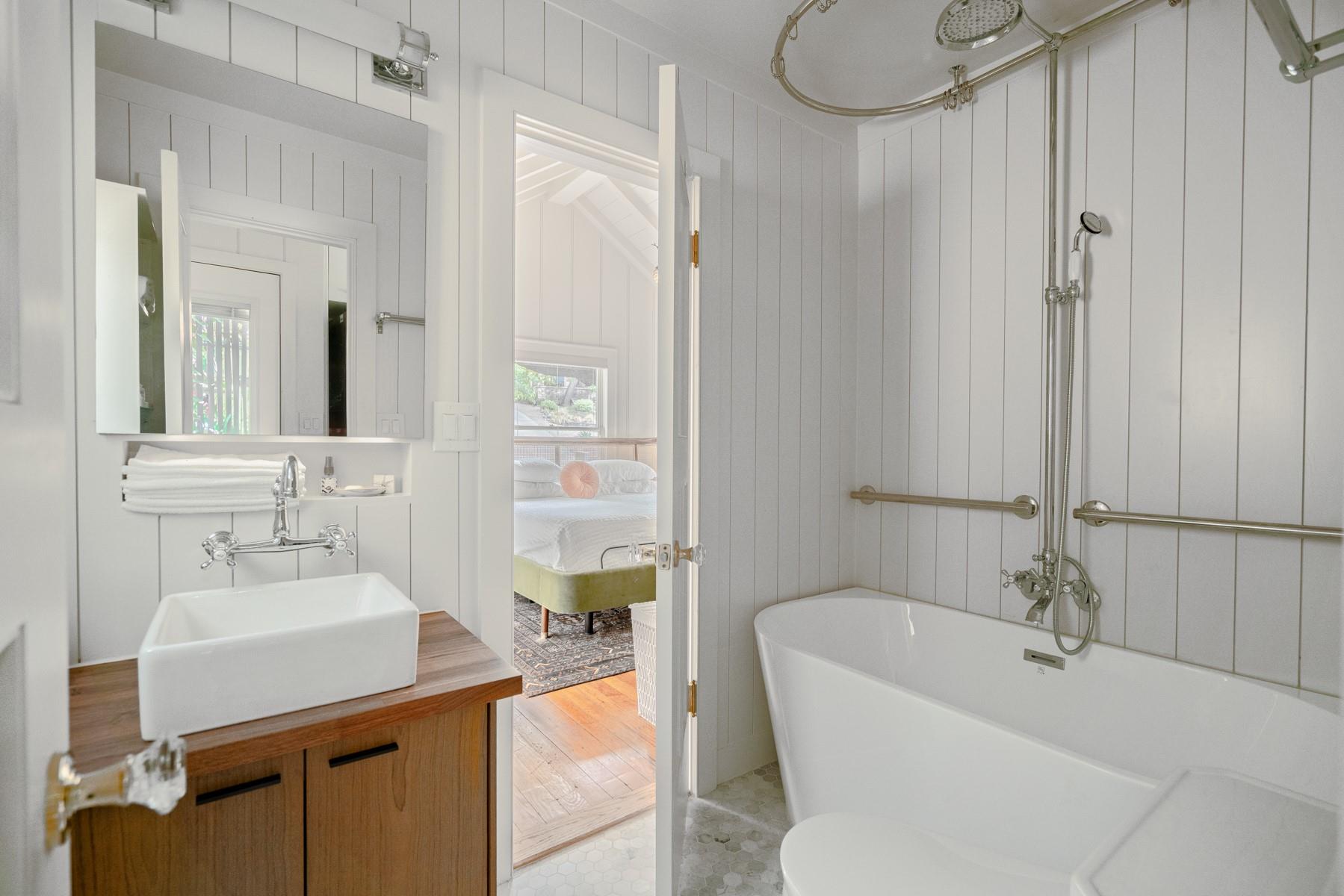 904 Avondale Rd, Austin, TX 78704