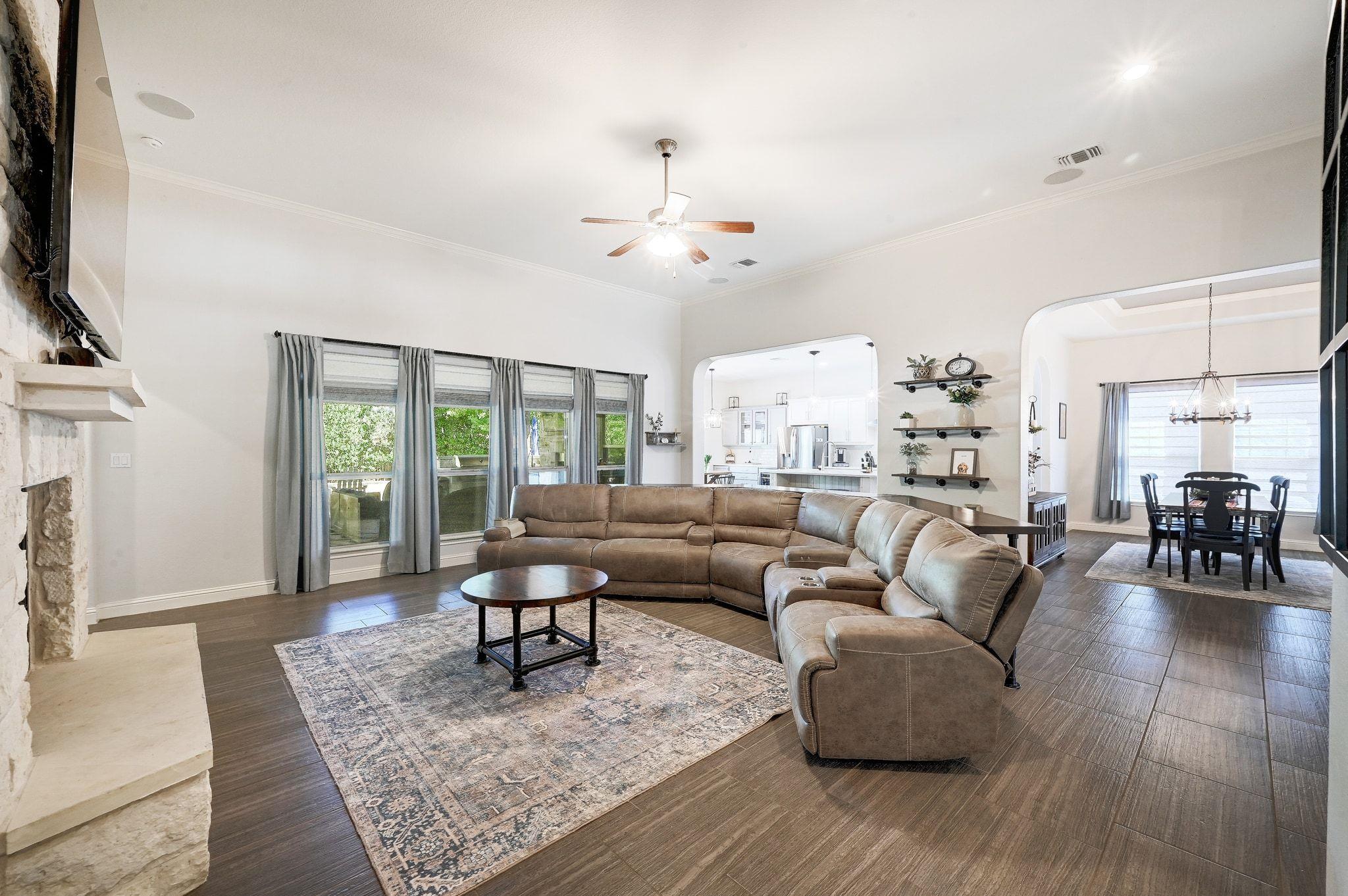 306 Swallowtail Dr, Austin, TX 78737