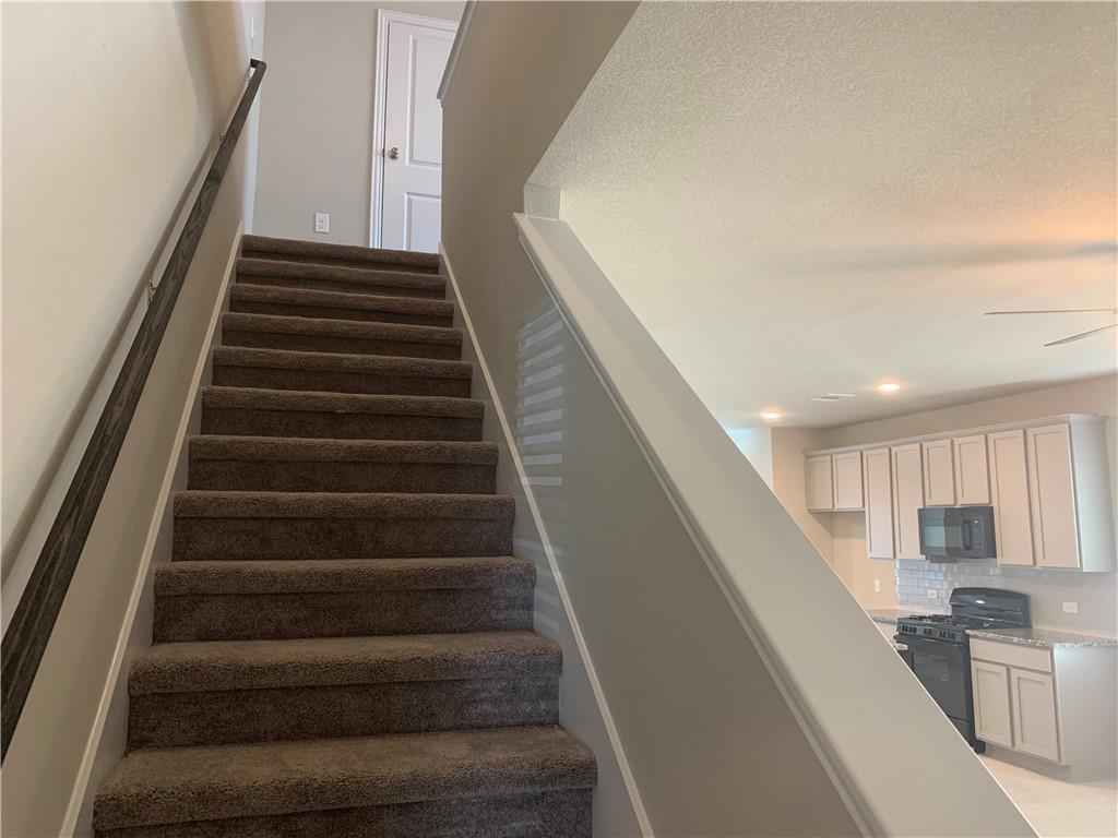 214 Bent Creek Dr, Hutto, TX 78634