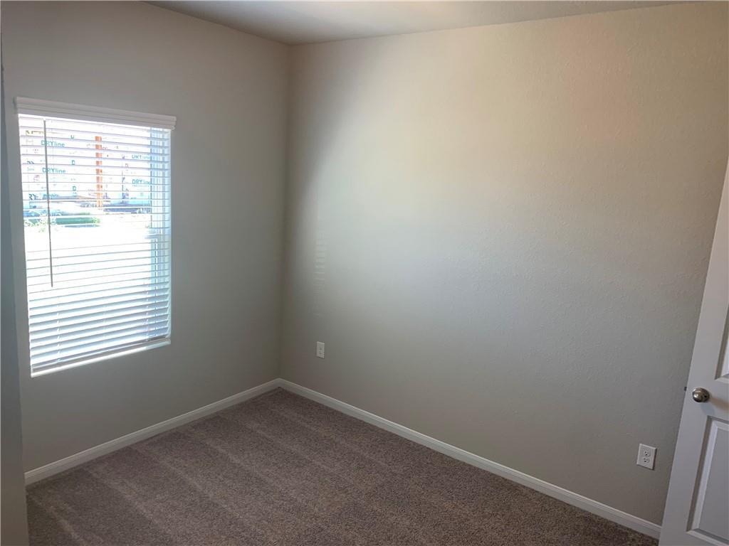 214 Bent Creek Dr, Hutto, TX 78634