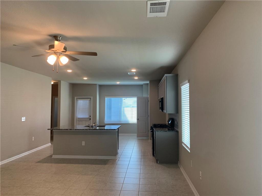 214 Bent Creek Dr, Hutto, TX 78634