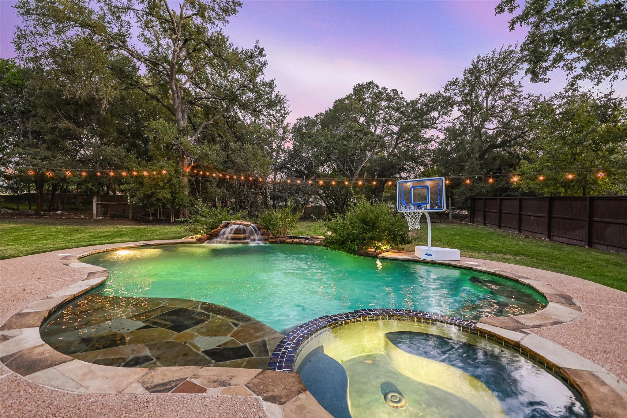 138 AUGUSTA Dr, Wimberley, TX 78676