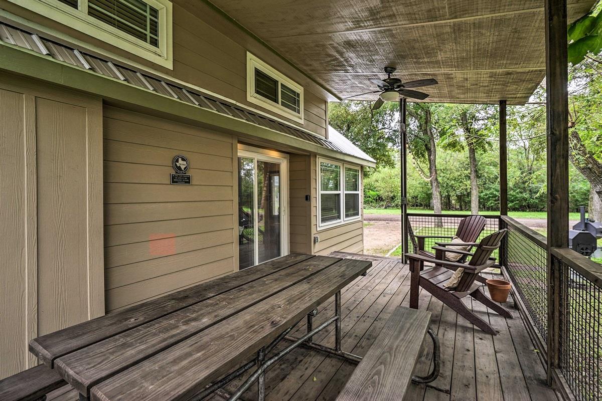 276 Park Ave, Staples, TX 78670