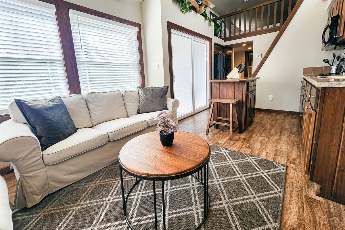 276 Park Ave, Staples, TX 78670