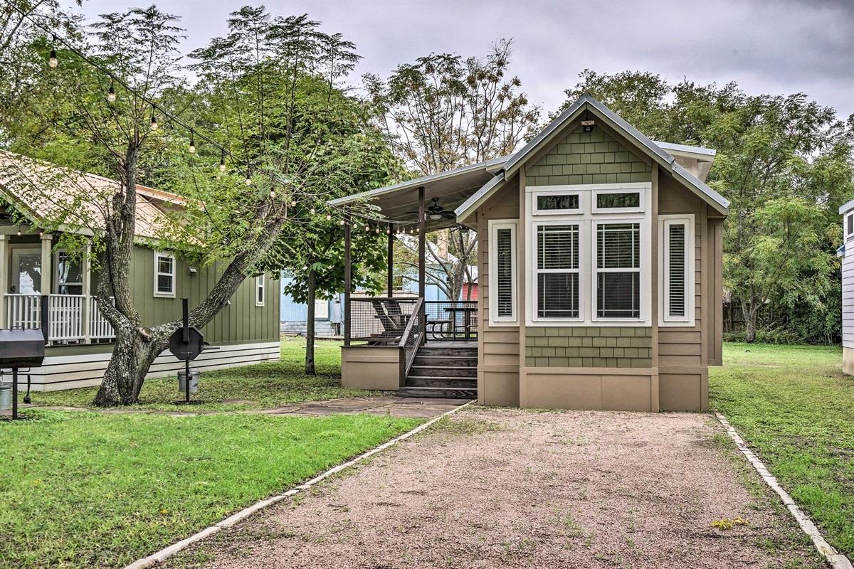 276 Park Ave, Staples, TX 78670