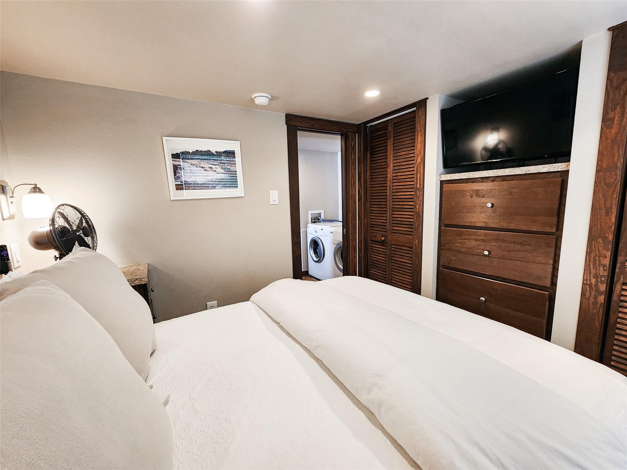 276 Park Ave, Staples, TX 78670