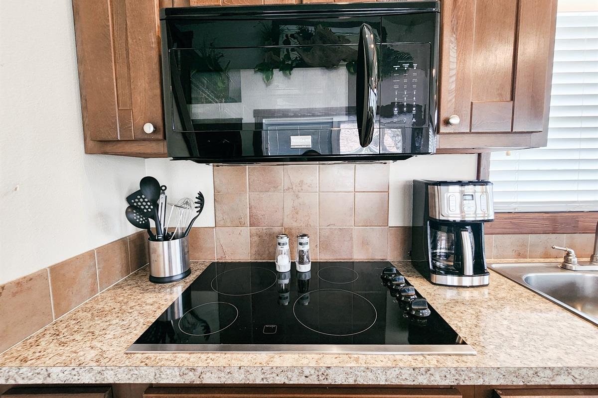 276 Park Ave, Staples, TX 78670