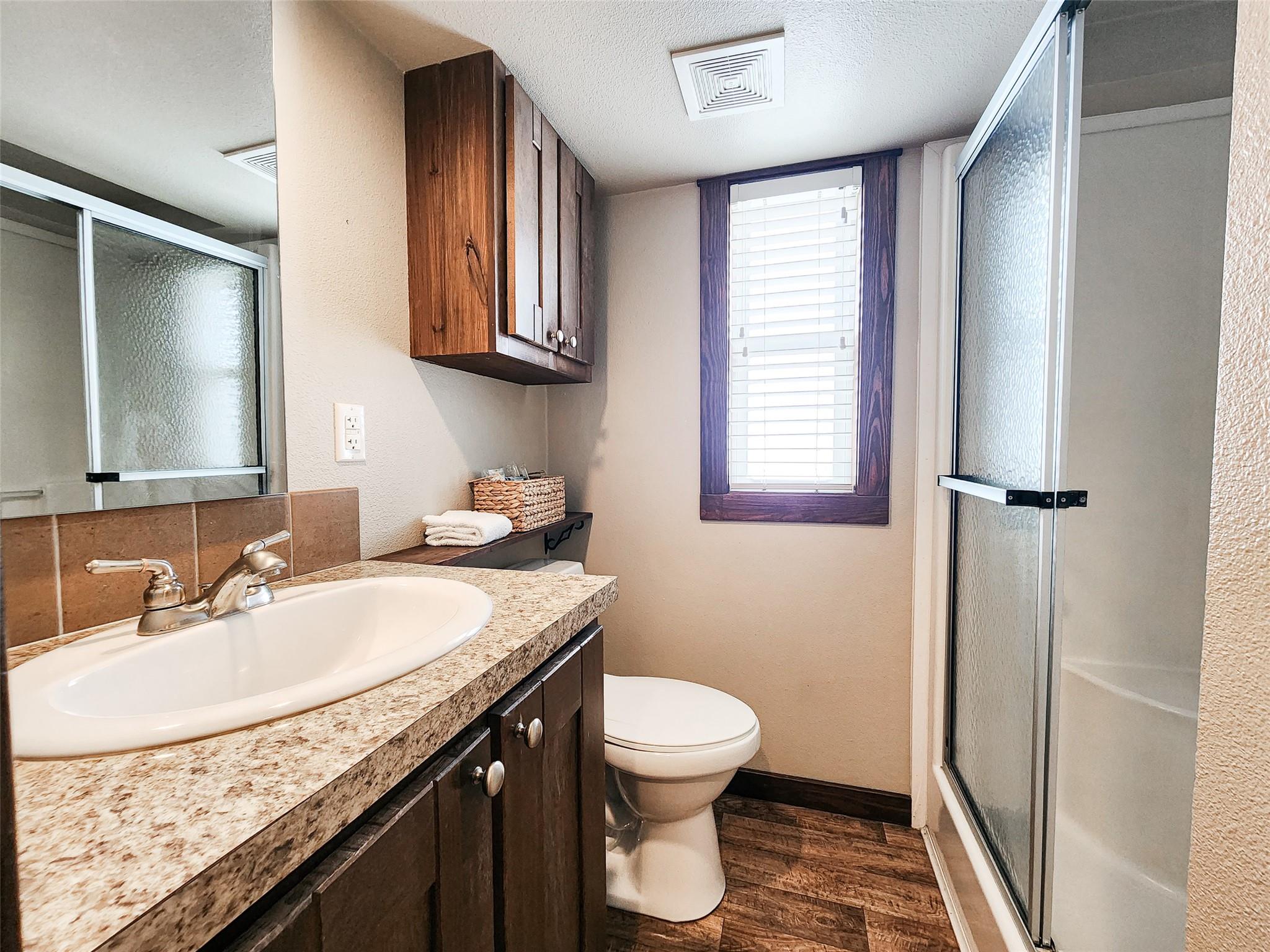 276 Park Ave, Staples, TX 78670