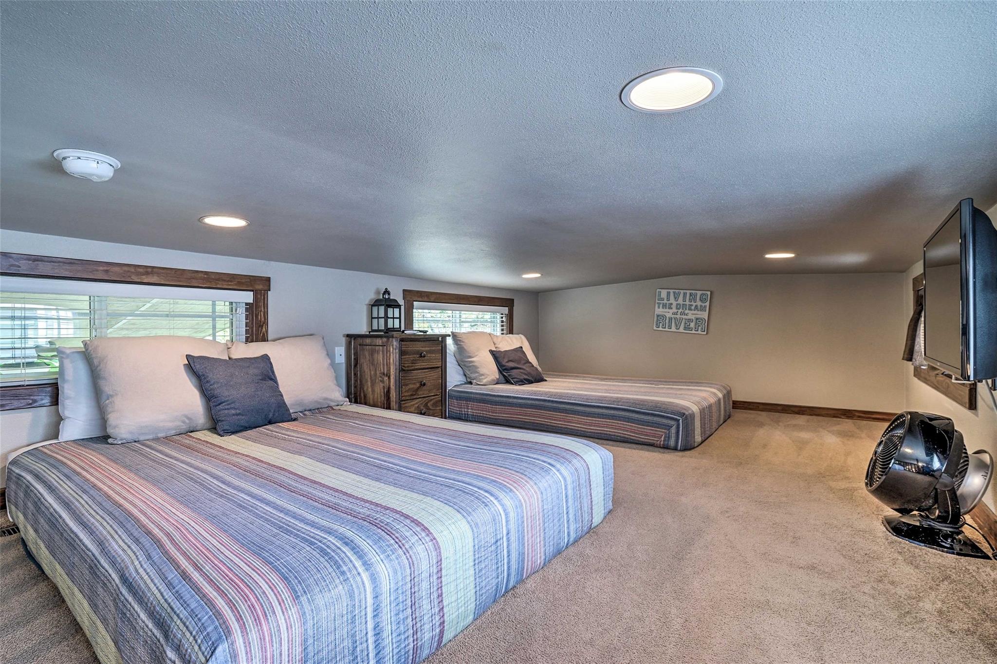 276 Park Ave, Staples, TX 78670