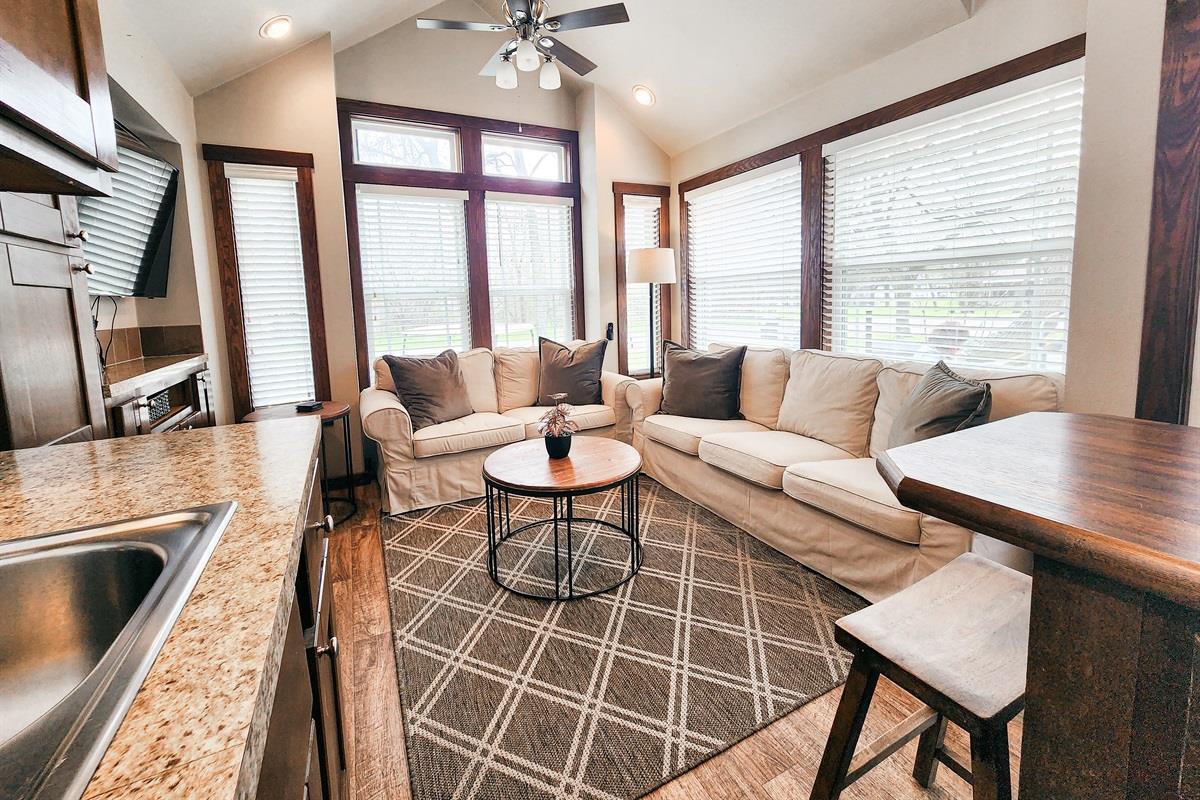 276 Park Ave, Staples, TX 78670