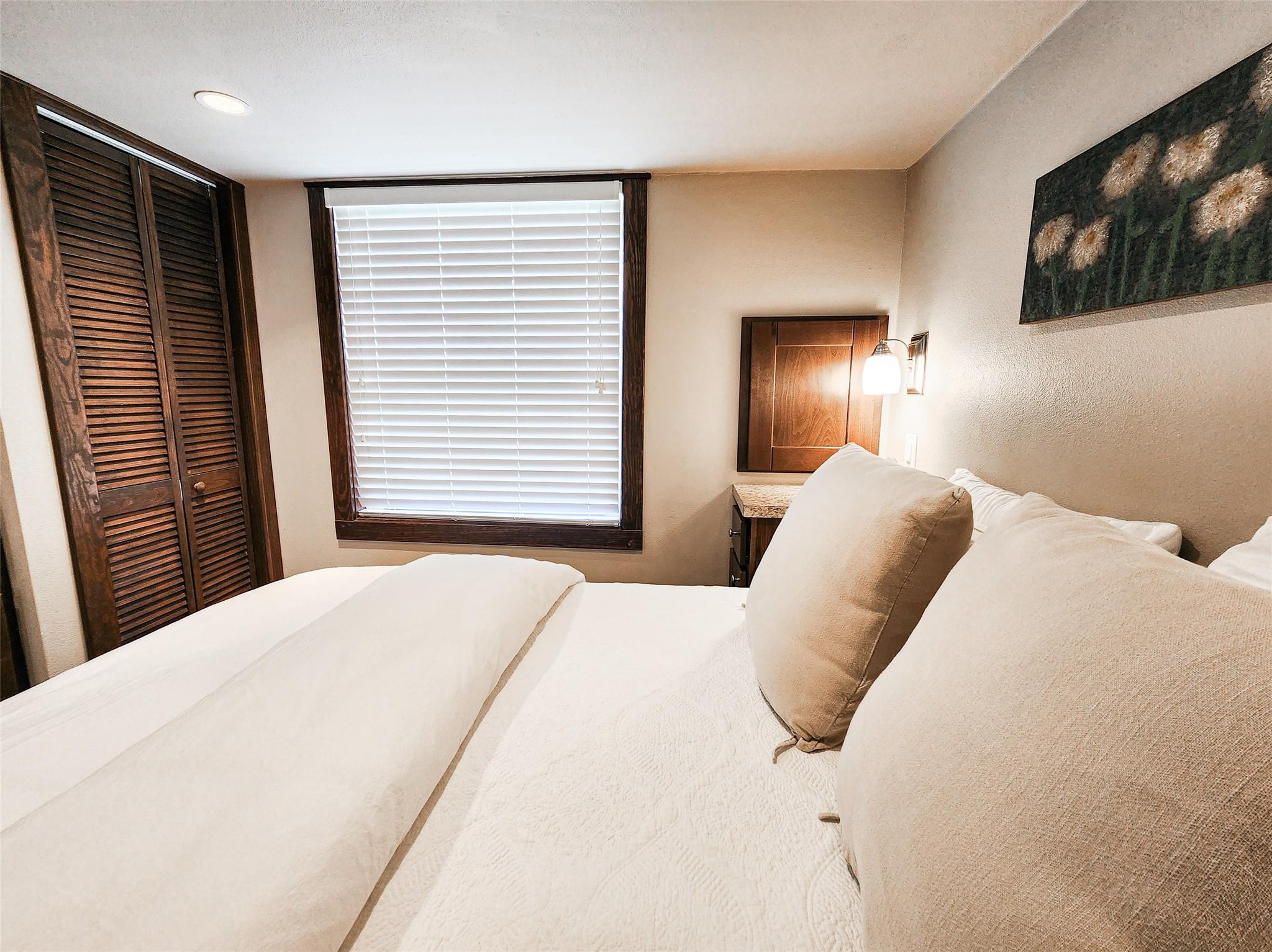 276 Park Ave, Staples, TX 78670