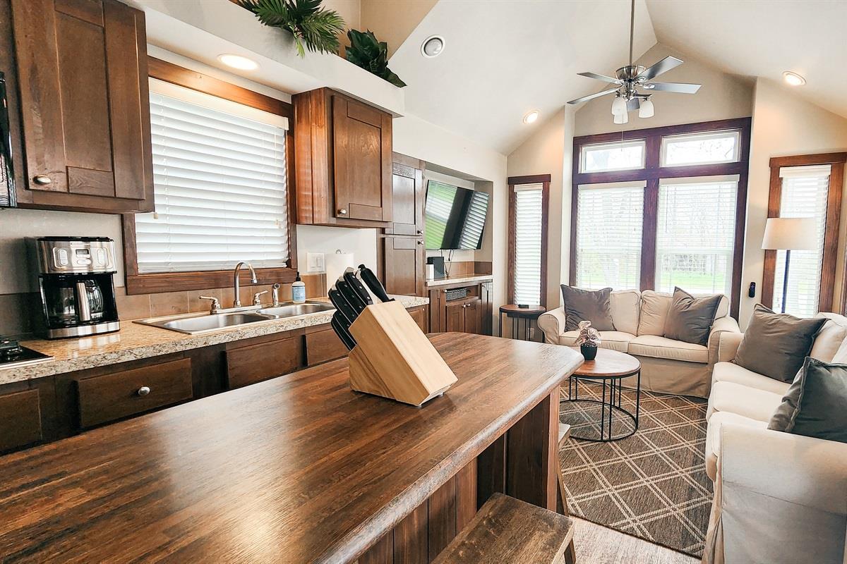 276 Park Ave, Staples, TX 78670