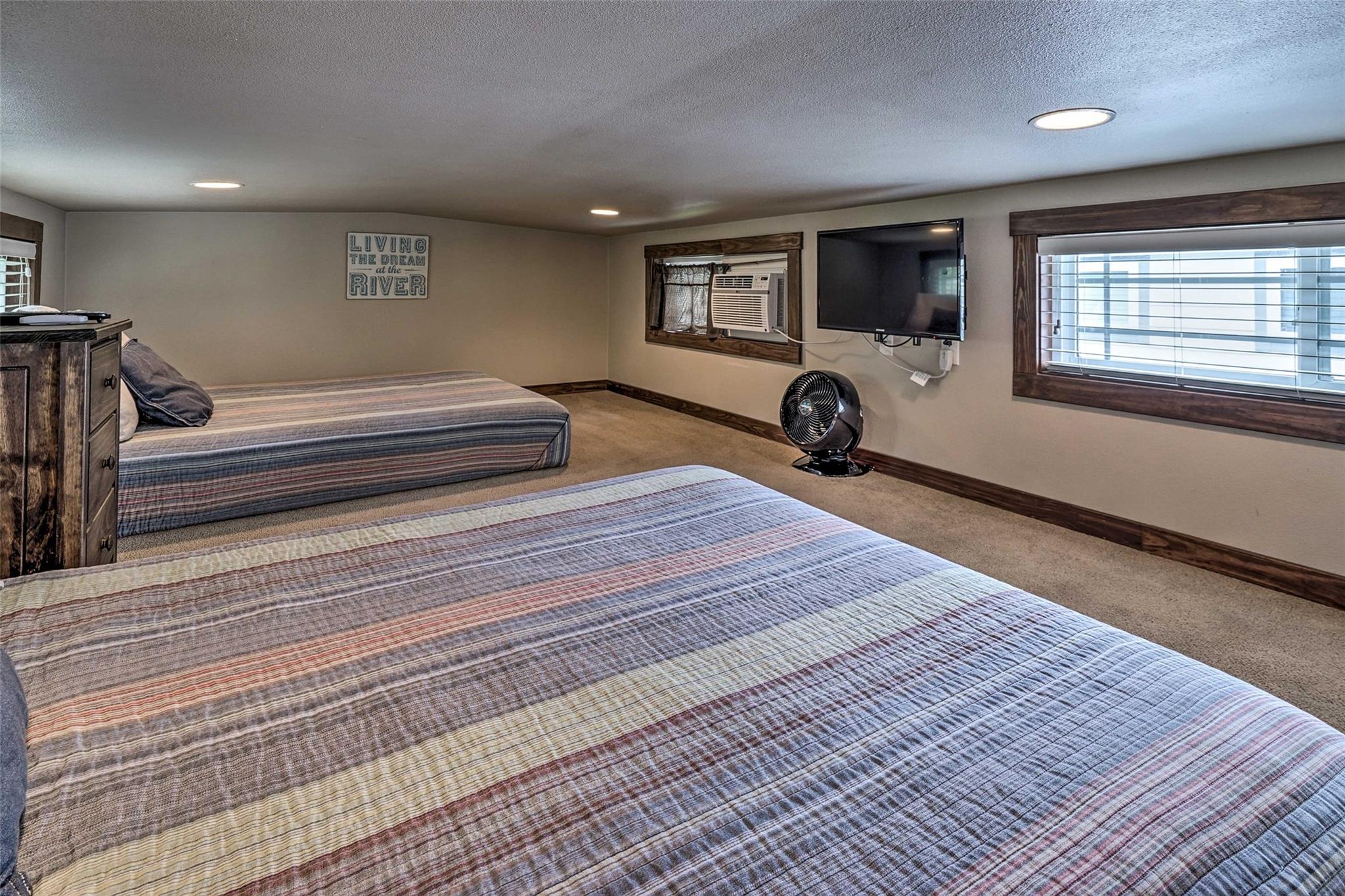 276 Park Ave, Staples, TX 78670