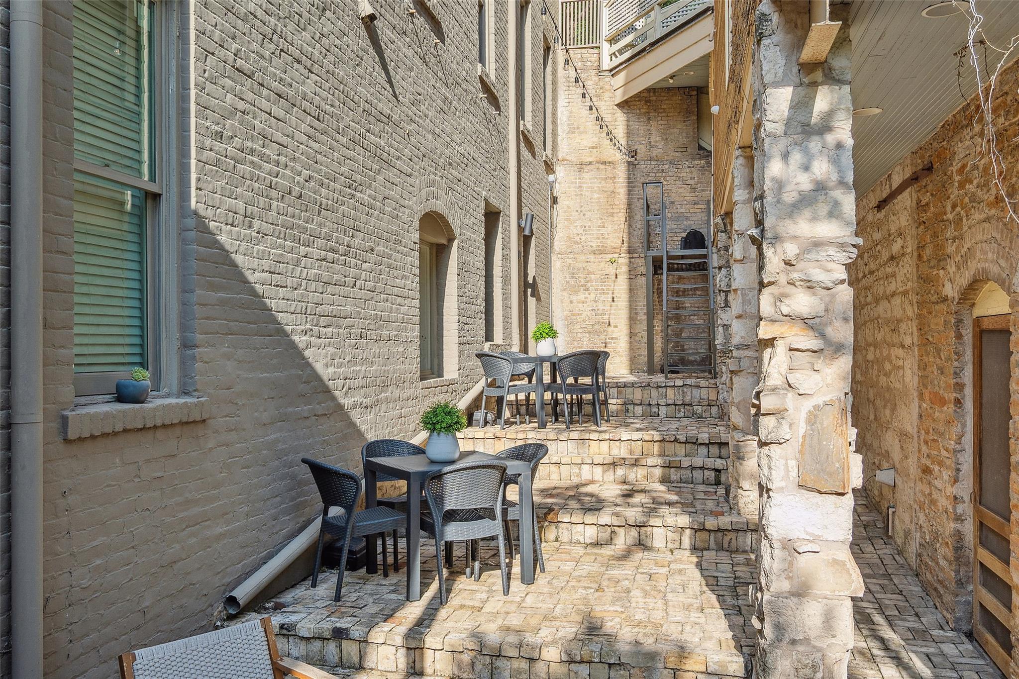 702 San Antonio St, Austin, TX 78701