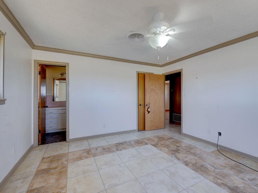 5400 Gander Slough Rd, Kingsbury, TX 78638