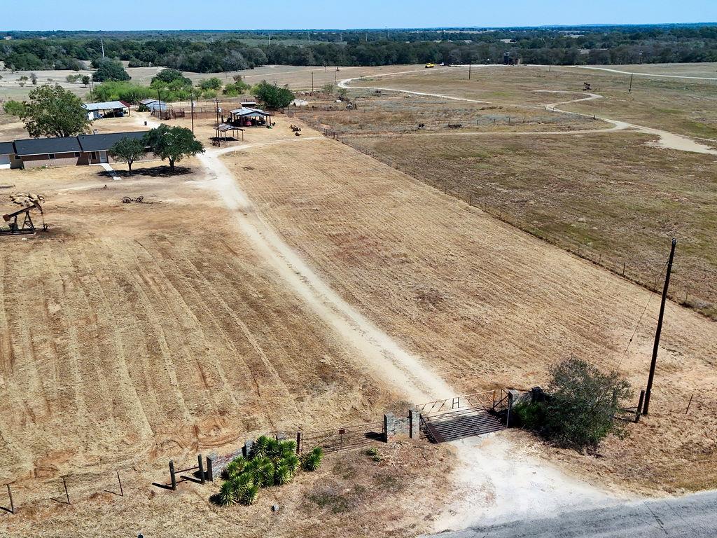 5400 Gander Slough Rd, Kingsbury, TX 78638