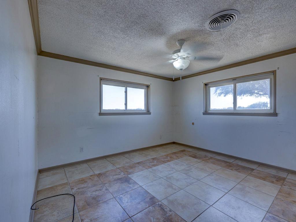 5400 Gander Slough Rd, Kingsbury, TX 78638