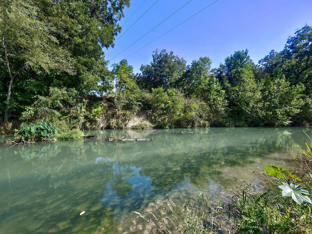 5400 Gander Slough Rd, Kingsbury, TX 78638