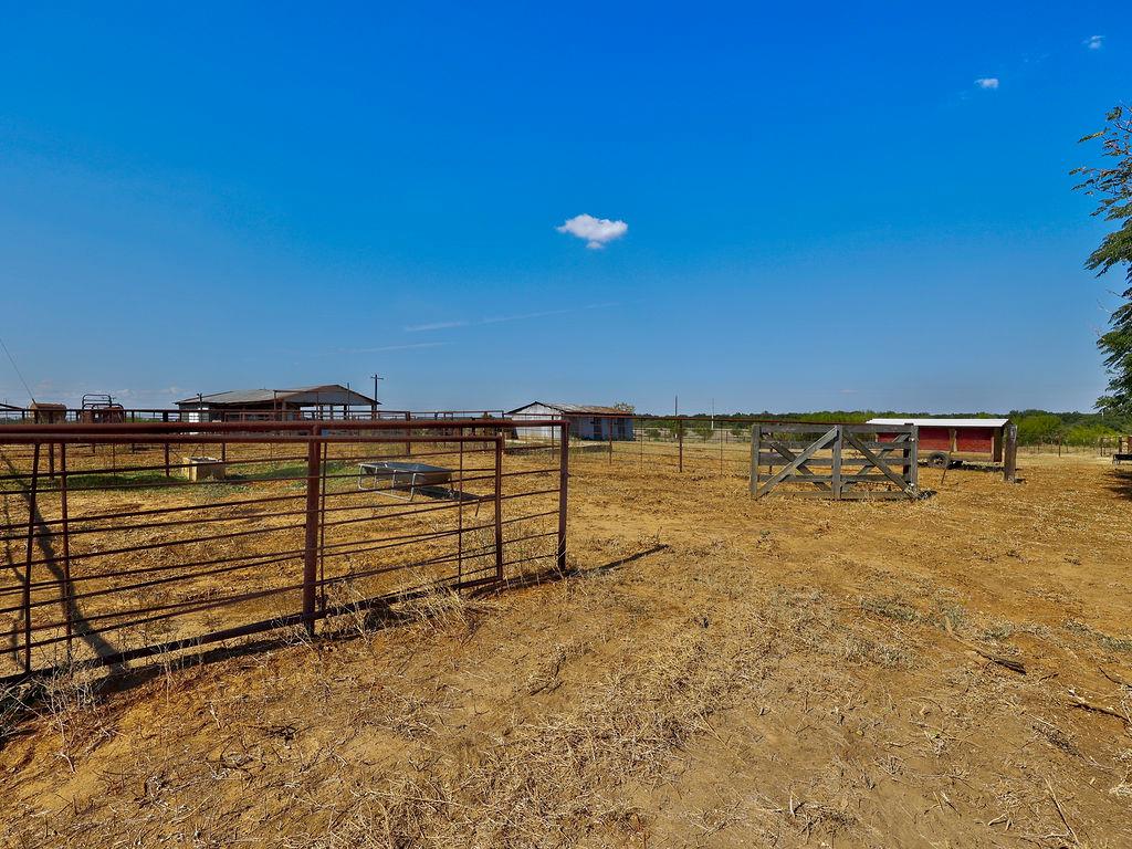 5400 Gander Slough Rd, Kingsbury, TX 78638