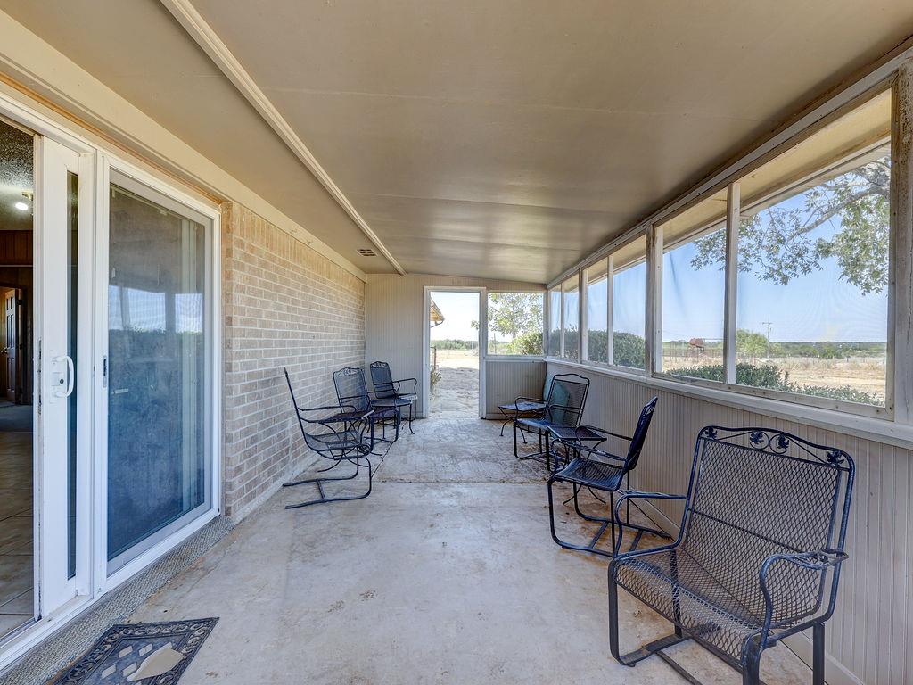 5400 Gander Slough Rd, Kingsbury, TX 78638