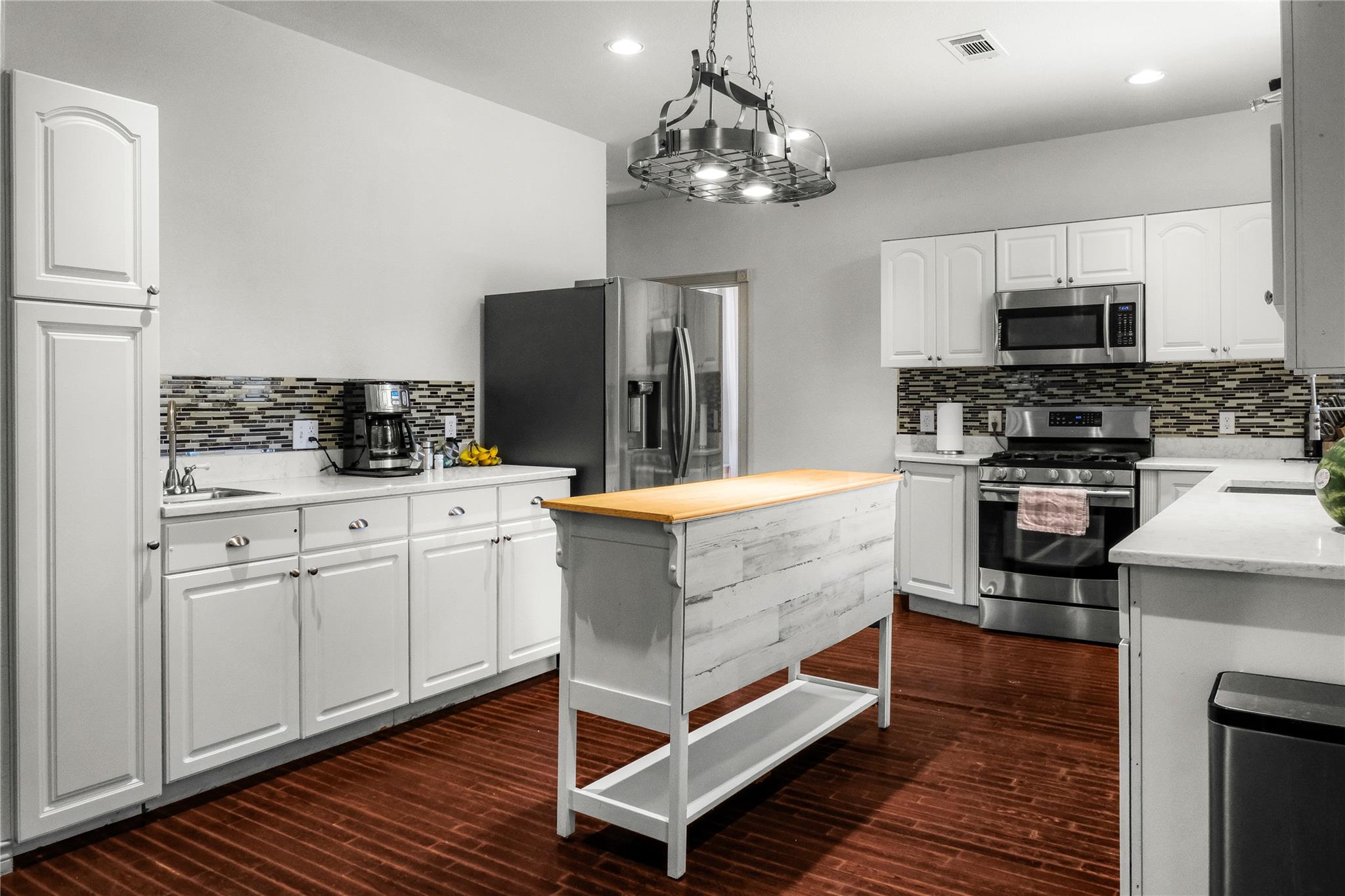 208 Sendero Cv, Cedar Creek, TX 78612