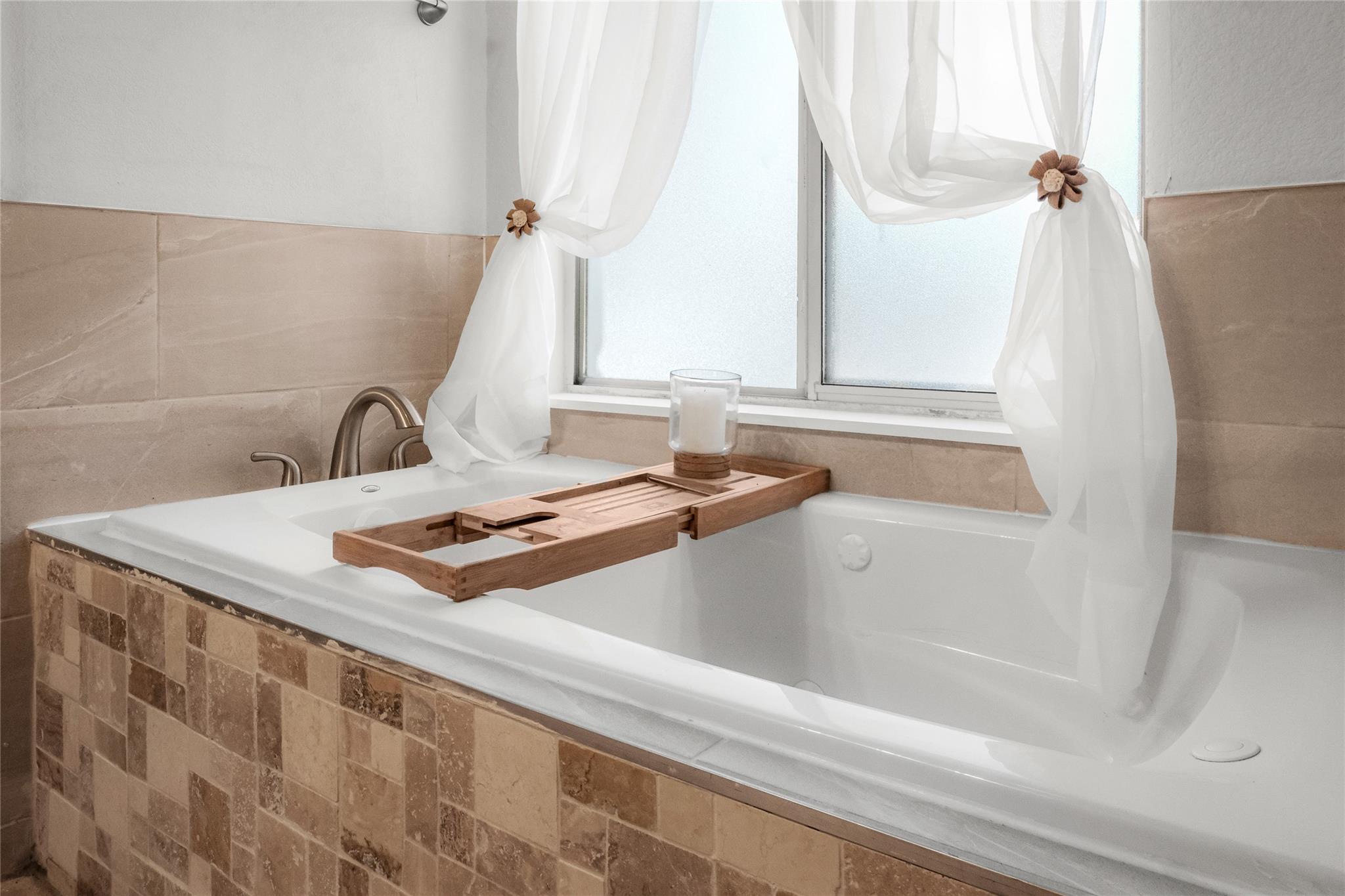 208 Sendero Cv, Cedar Creek, TX 78612