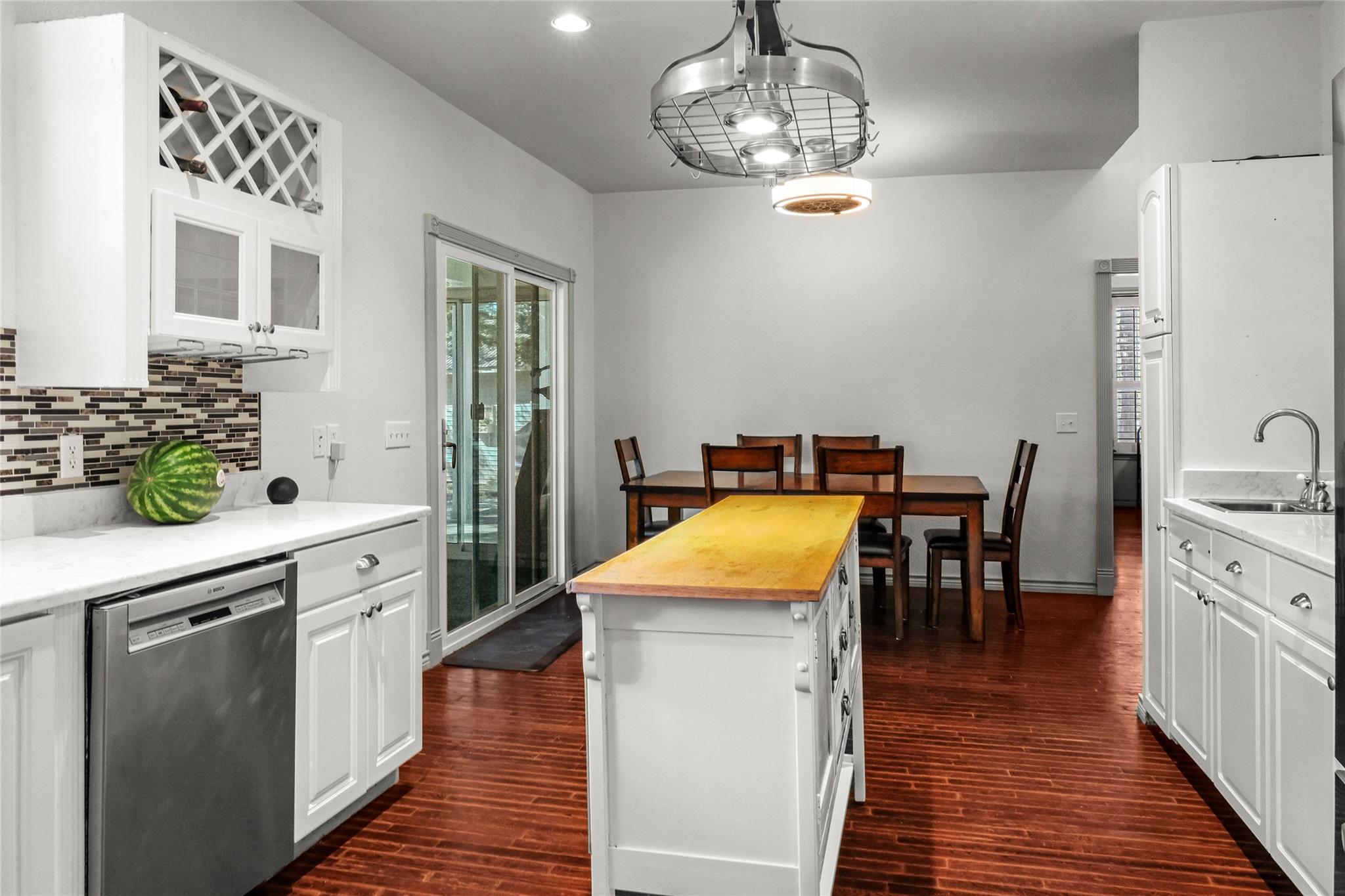 208 Sendero Cv, Cedar Creek, TX 78612