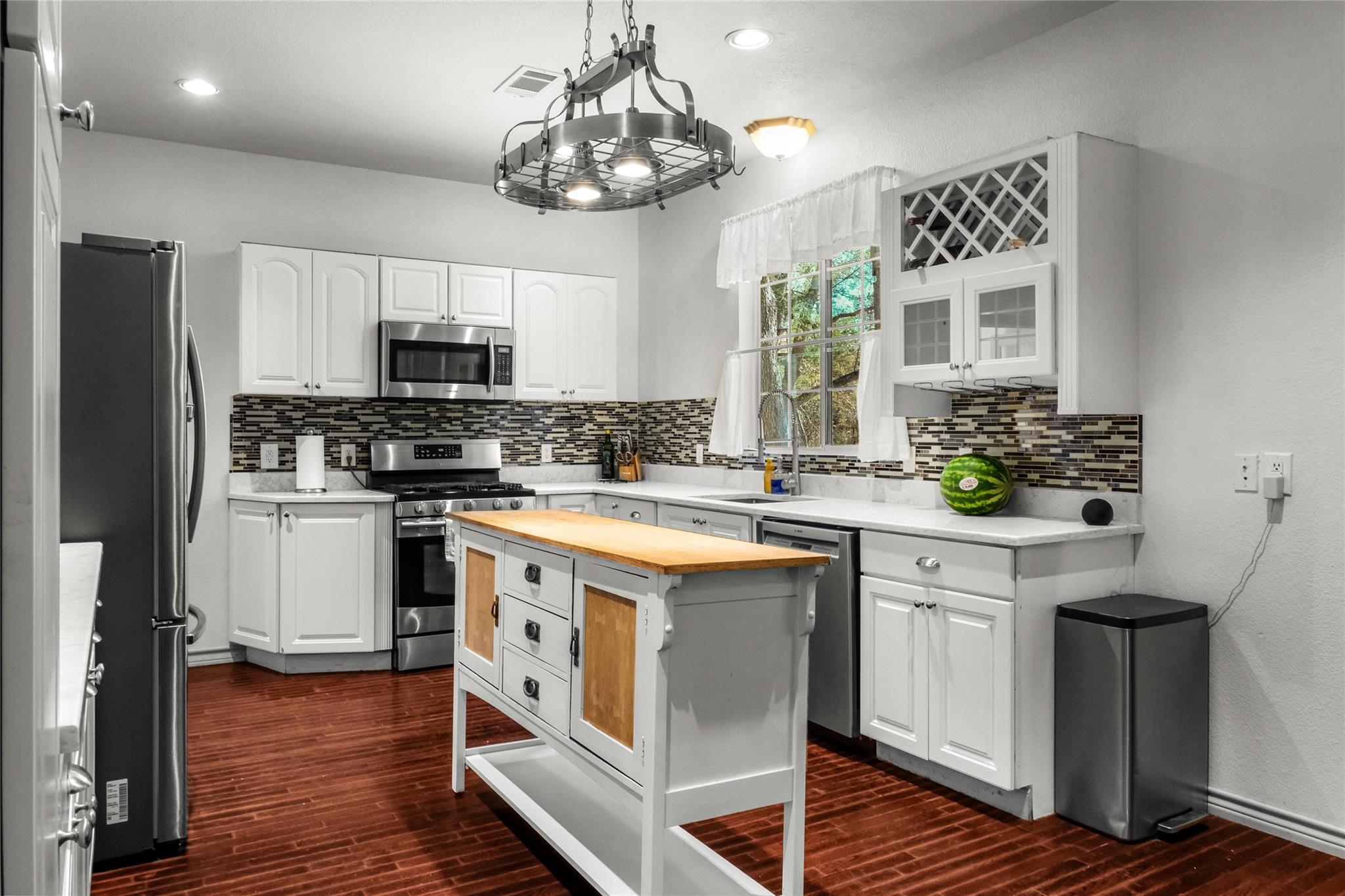 208 Sendero Cv, Cedar Creek, TX 78612