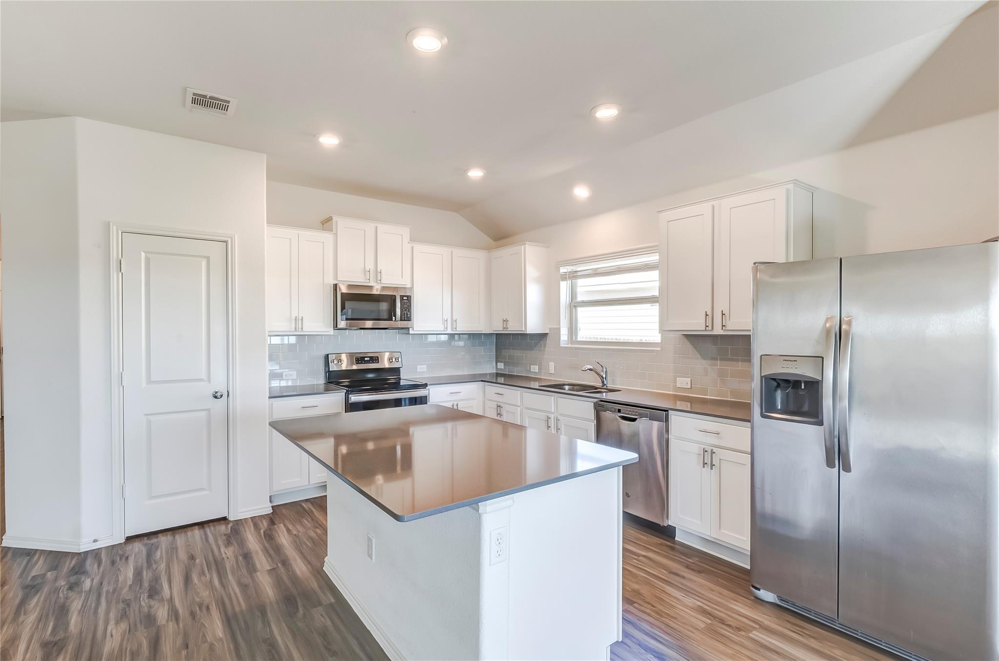 730 Carol Dr, Hutto, TX 78634