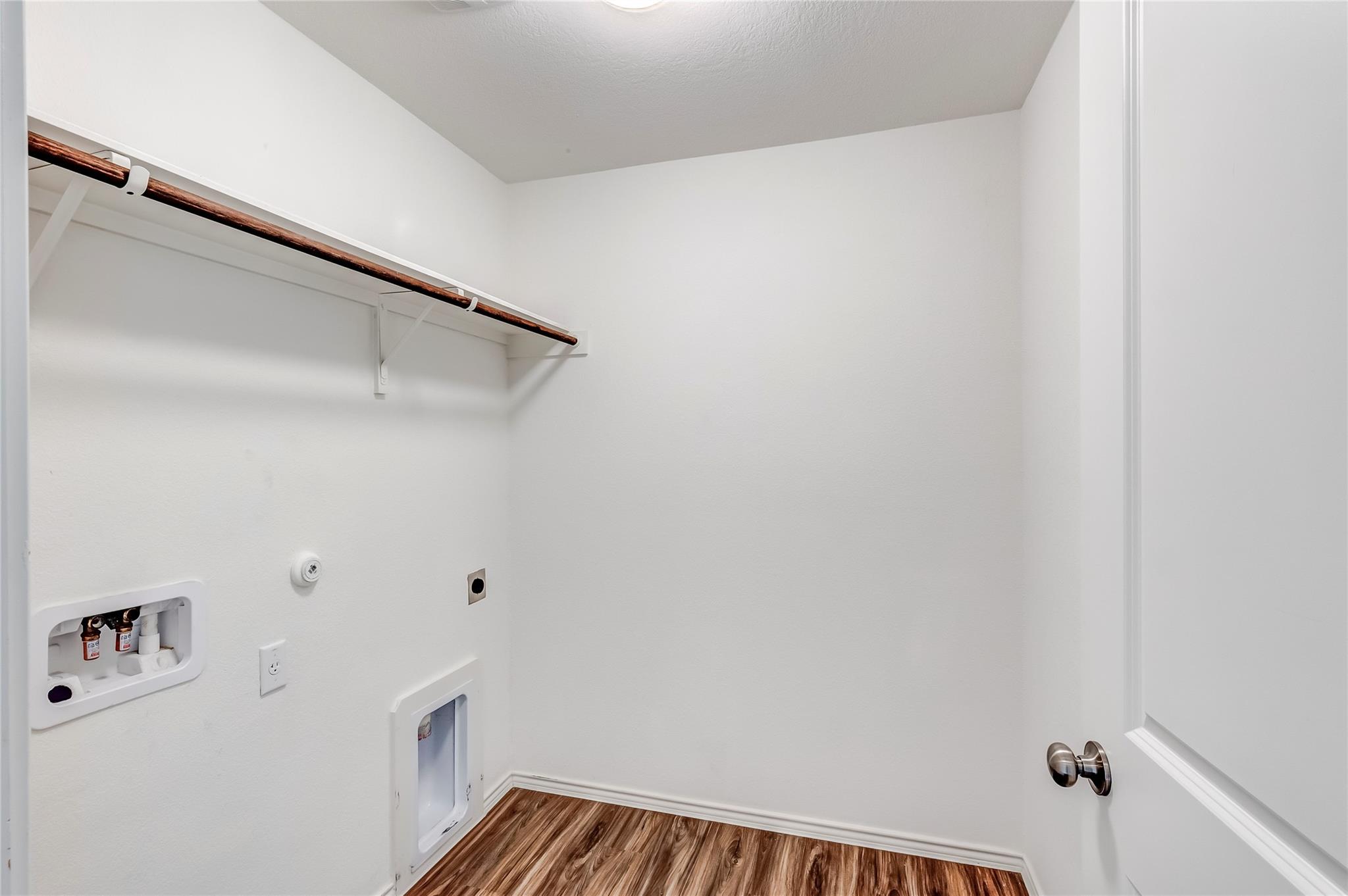 730 Carol Dr, Hutto, TX 78634