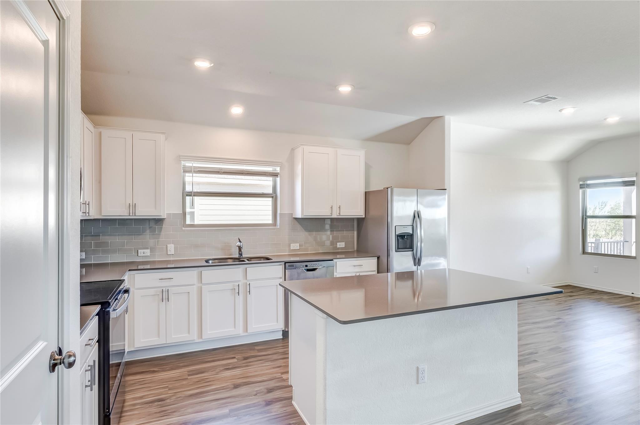 730 Carol Dr, Hutto, TX 78634