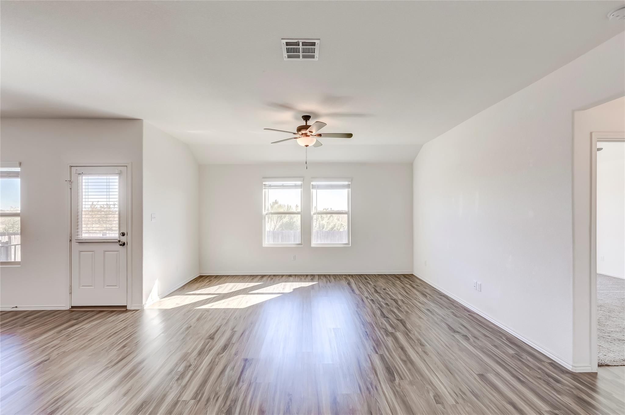 730 Carol Dr, Hutto, TX 78634