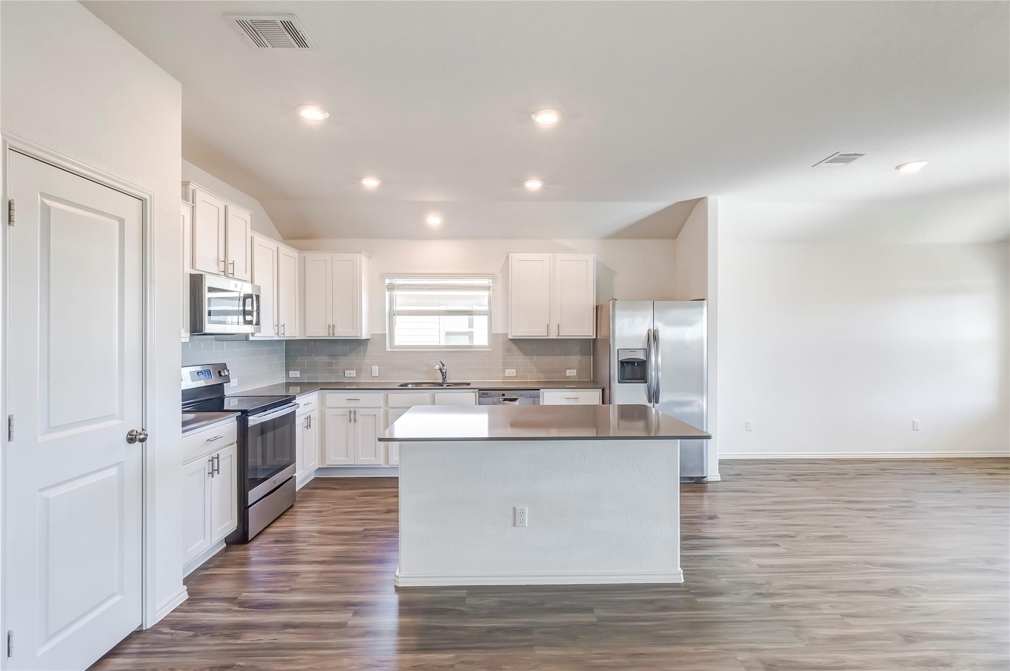 730 Carol Dr, Hutto, TX 78634