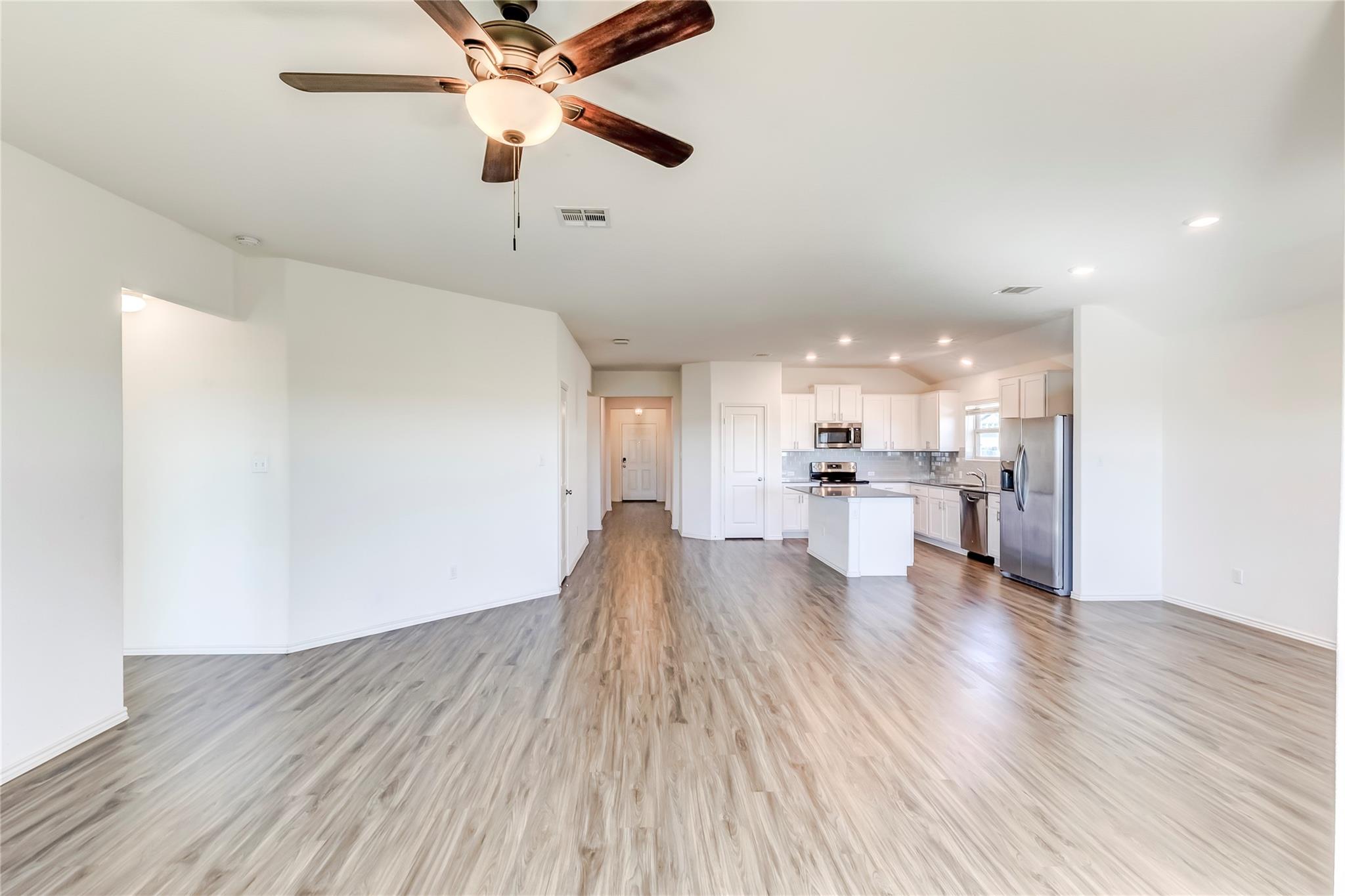 730 Carol Dr, Hutto, TX 78634