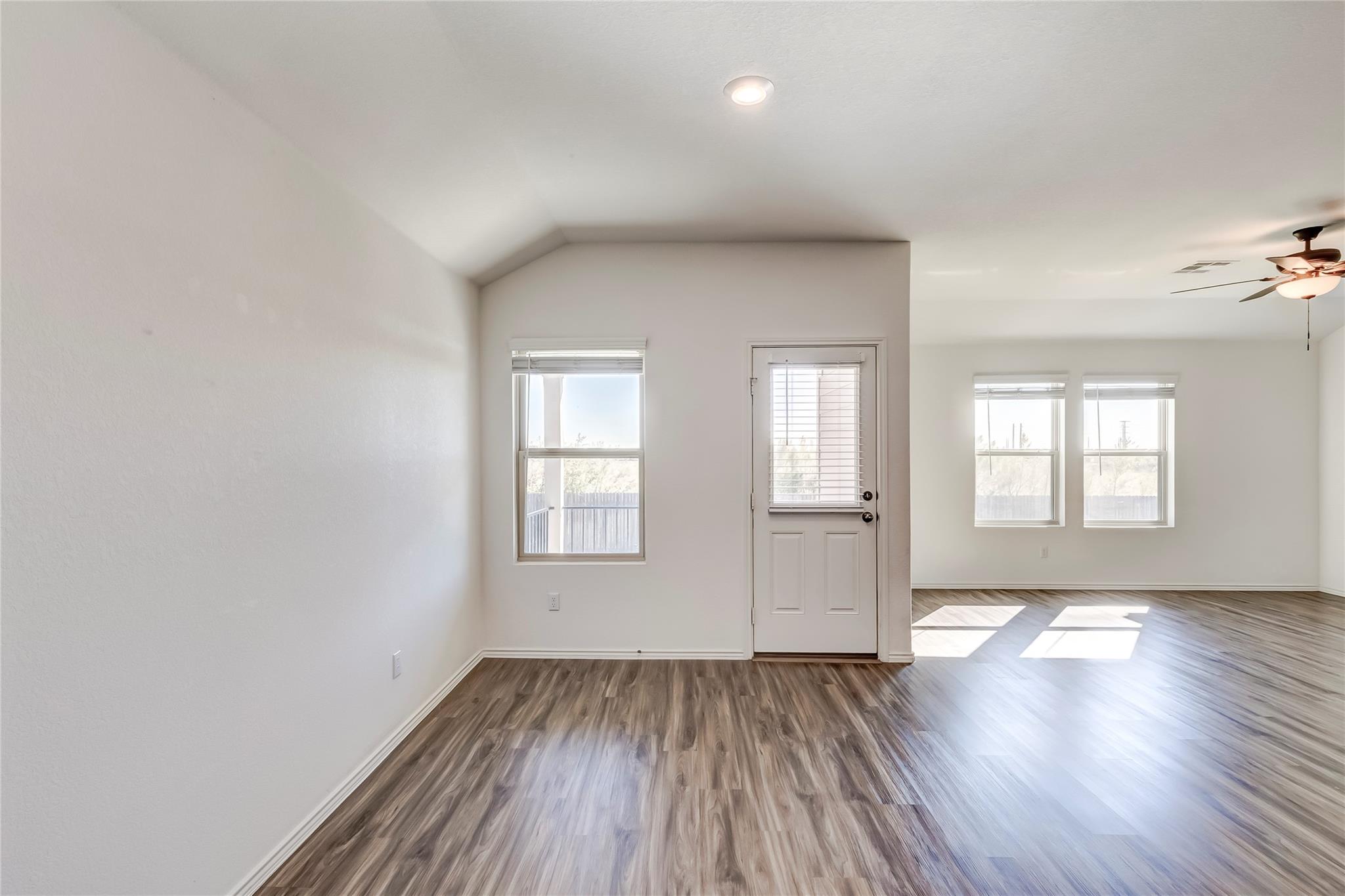 730 Carol Dr, Hutto, TX 78634