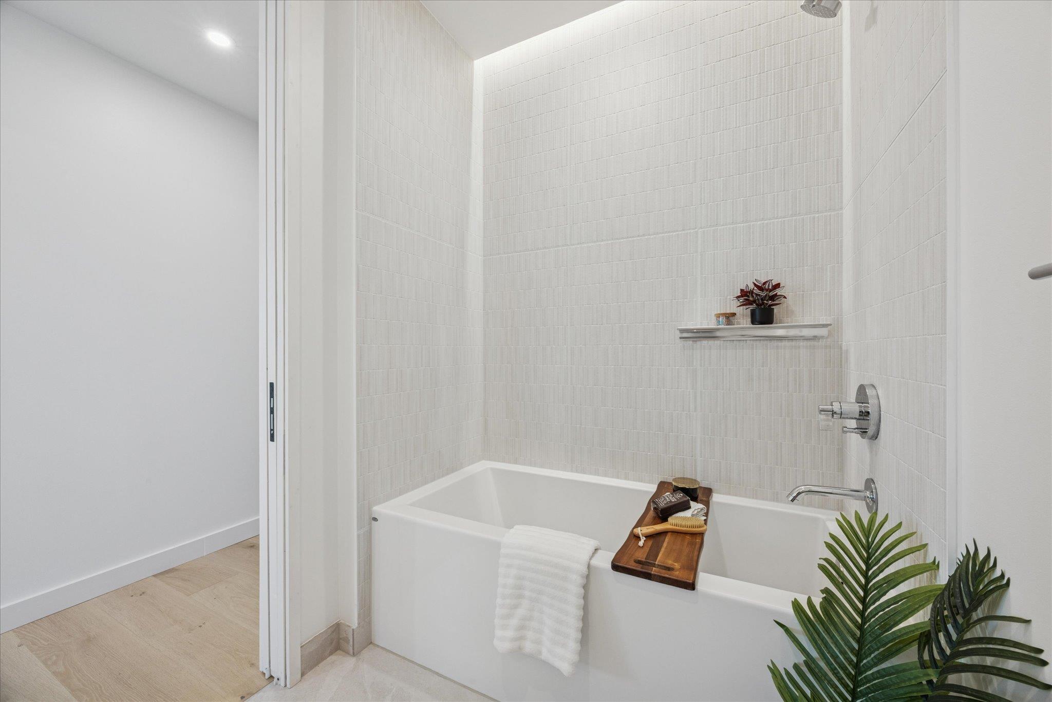 610 Davis St # 3102, Austin, TX 78701