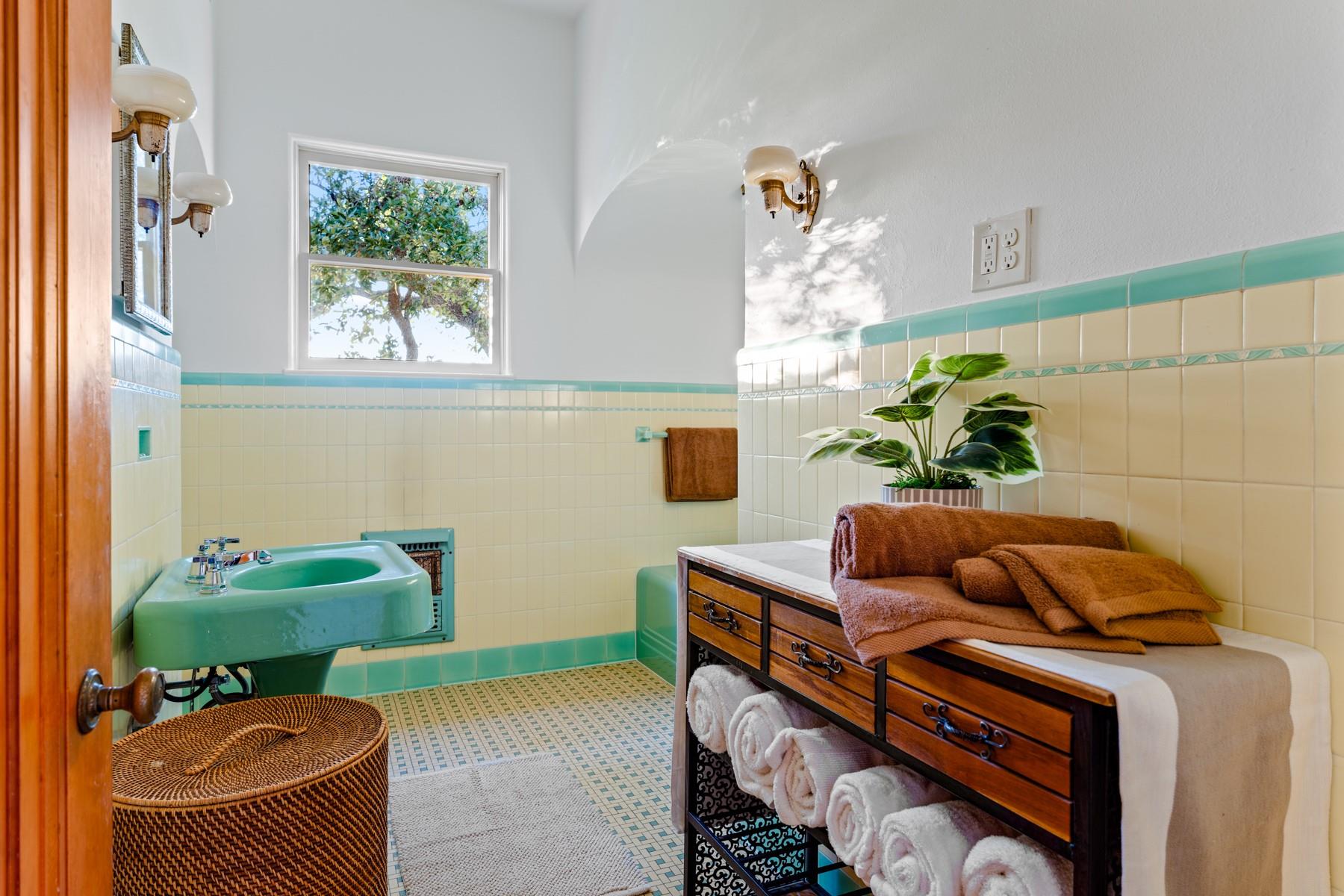 806 Rosedale Ter, Austin, TX 78704