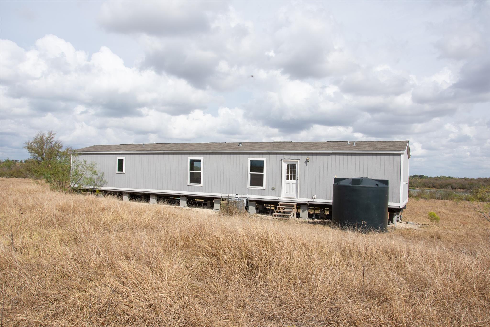 2689 County Road 419 Rd, Taylor, TX 76574