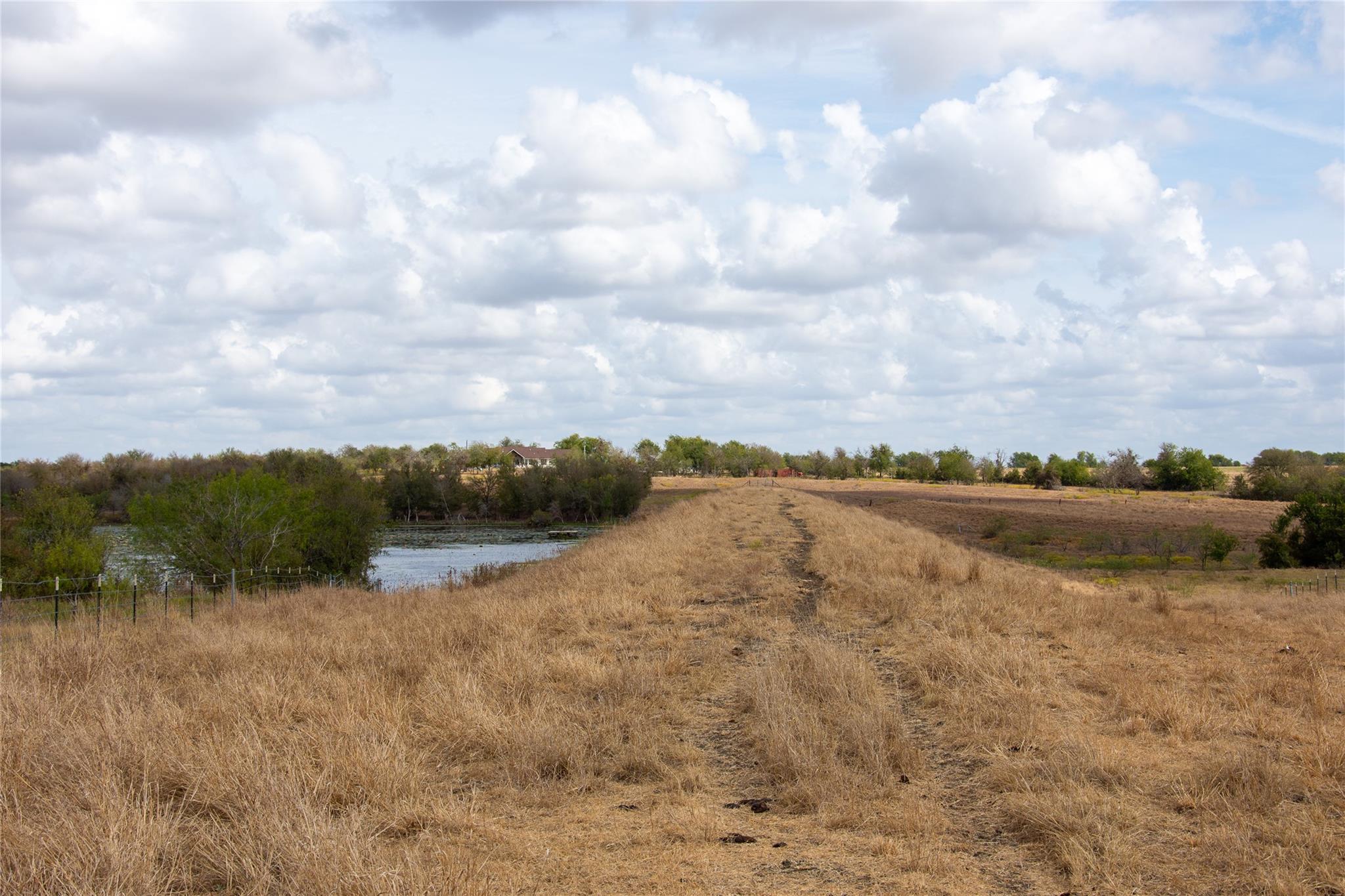 2689 County Road 419 Rd, Taylor, TX 76574