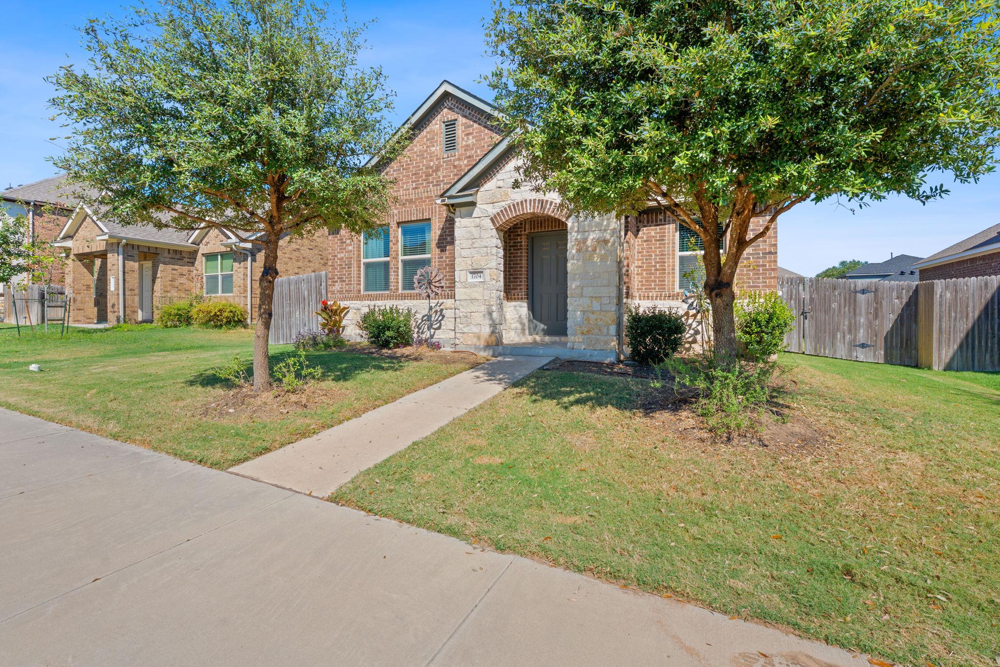 1704 W Broade St, Leander, TX 78641