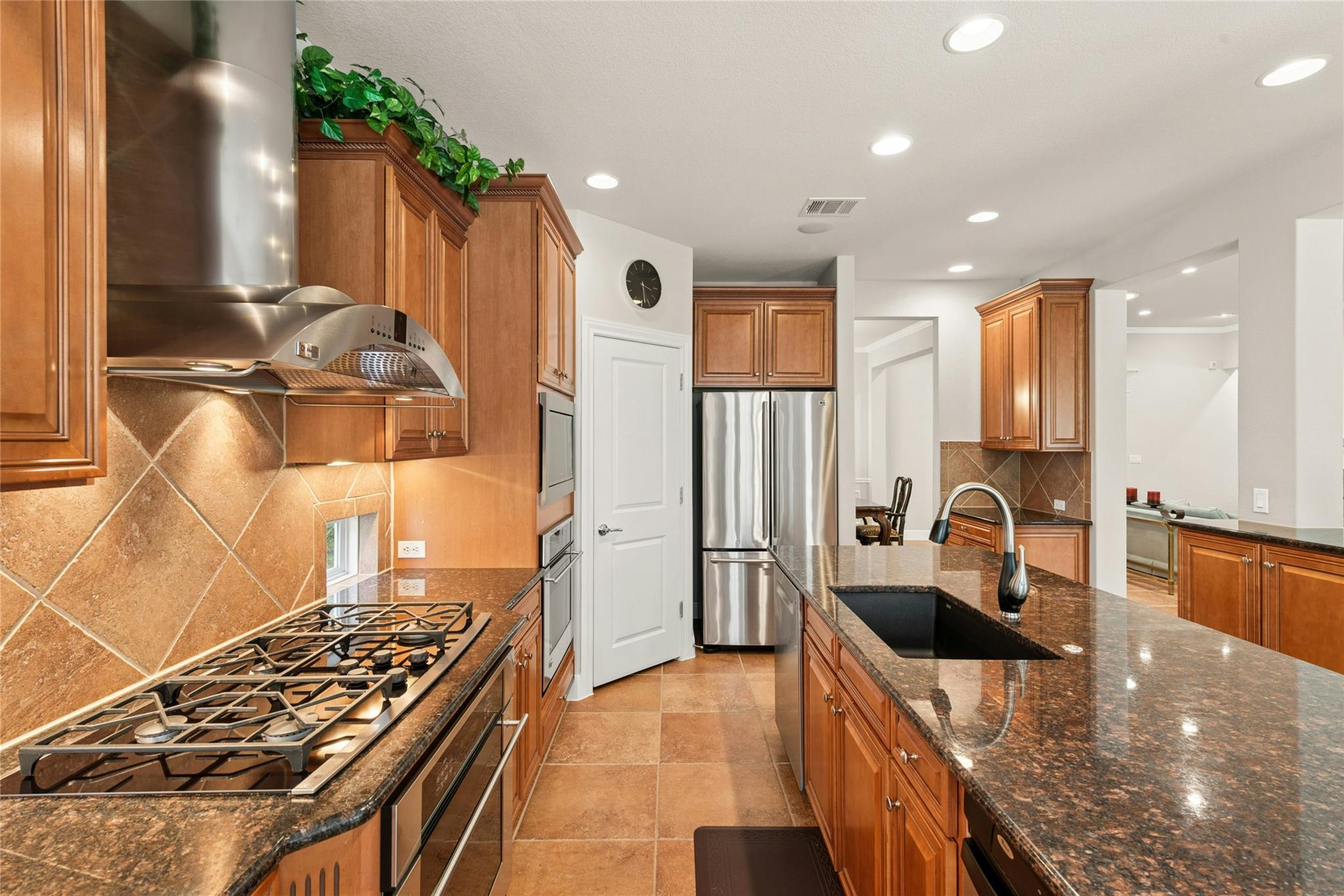 215 Goose Island Dr, Georgetown, TX 78633