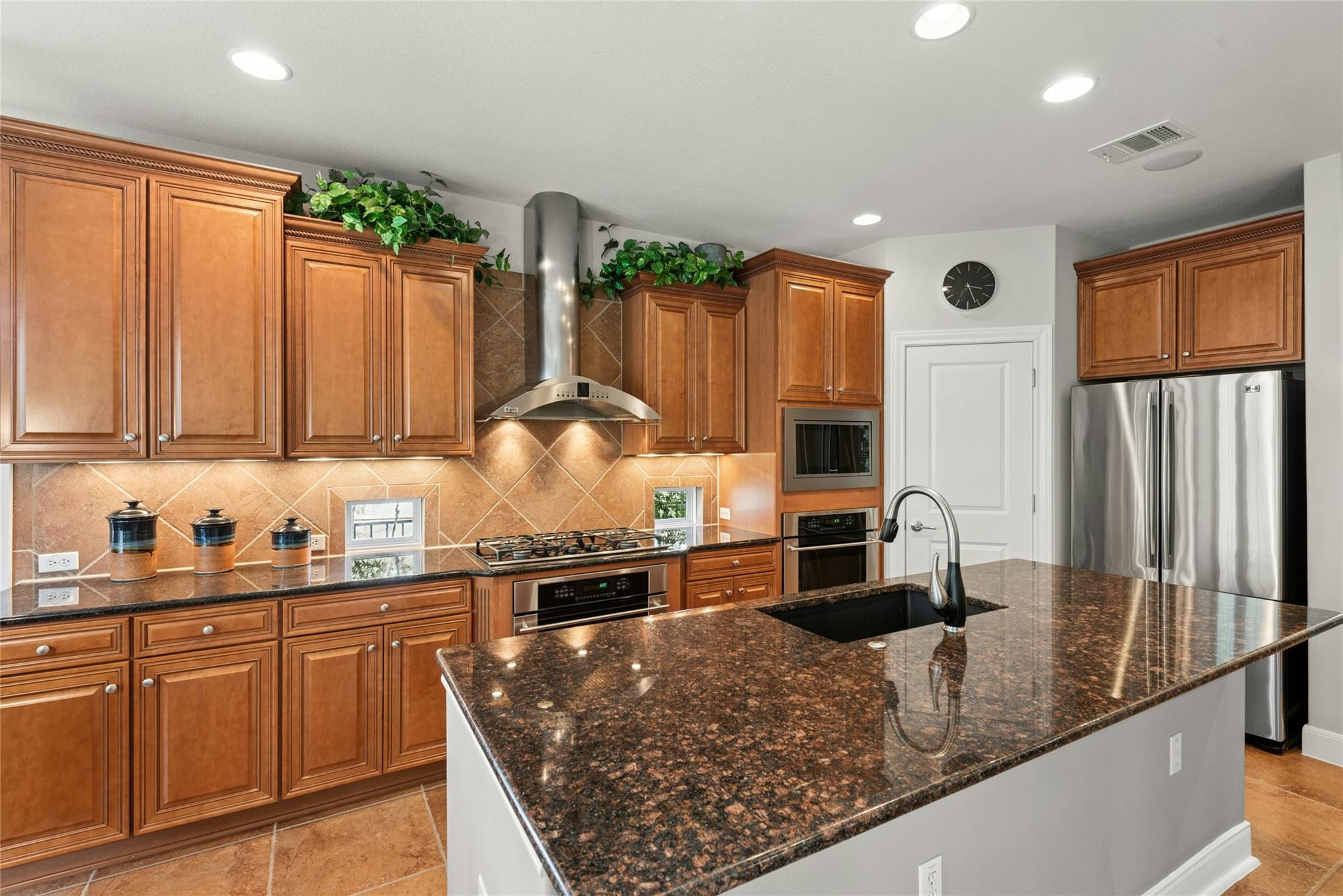 215 Goose Island Dr, Georgetown, TX 78633